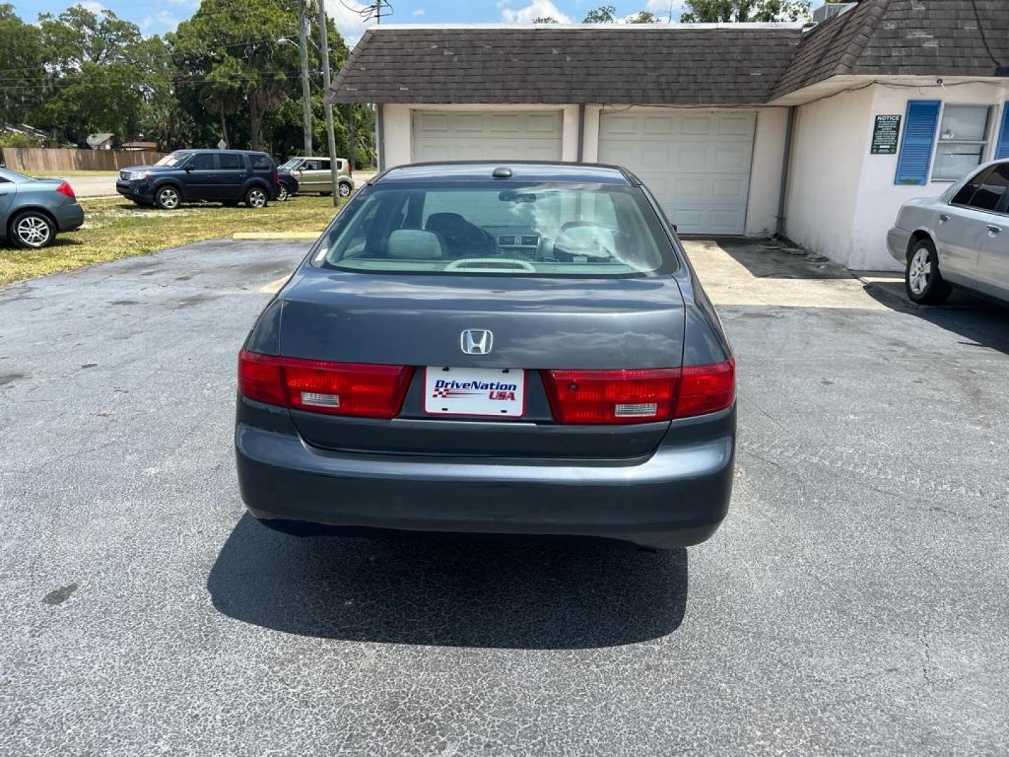 2005 GRAY HONDA ACCORD EX (1HGCM56895A) with an 2.4L engine, Automatic transmission, located at 2929 9th St. West, Bradenton, 34205, (941) 242-2810, 27.473591, -82.570679 - Photo#6