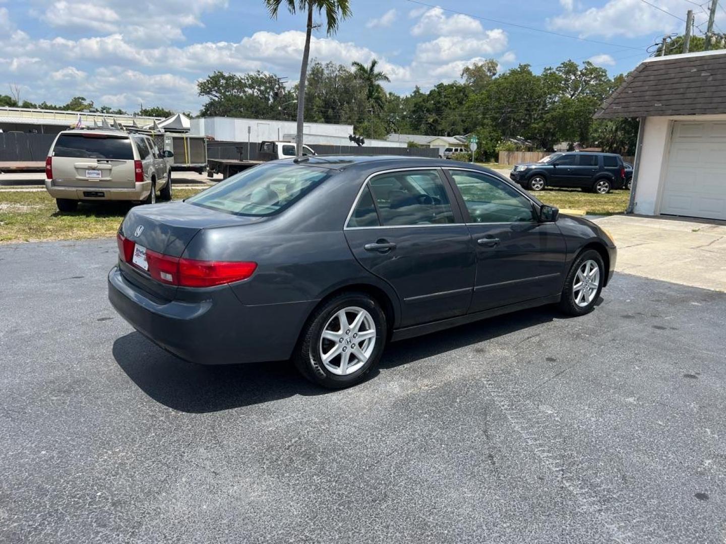 2005 GRAY HONDA ACCORD EX (1HGCM56895A) with an 2.4L engine, Automatic transmission, located at 2929 9th St. West, Bradenton, 34205, (941) 242-2810, 27.473591, -82.570679 - Photo#7