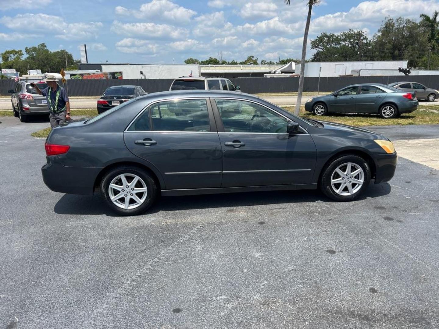 2005 GRAY HONDA ACCORD EX (1HGCM56895A) with an 2.4L engine, Automatic transmission, located at 2929 9th St. West, Bradenton, 34205, (941) 242-2810, 27.473591, -82.570679 - Photo#8