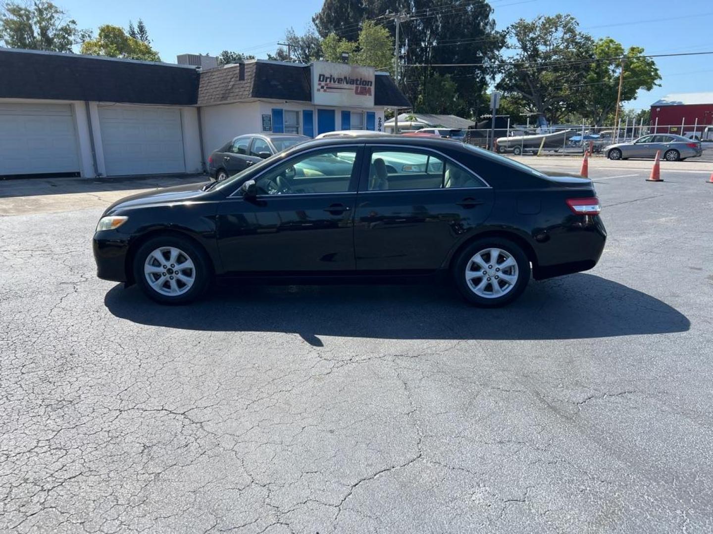 2011 BLACK TOYOTA CAMRY SE (4T1BF3EK6BU) with an 2.5L engine, Automatic transmission, located at 2929 9th St. West, Bradenton, 34205, (941) 242-2810, 27.473591, -82.570679 - Photo#4