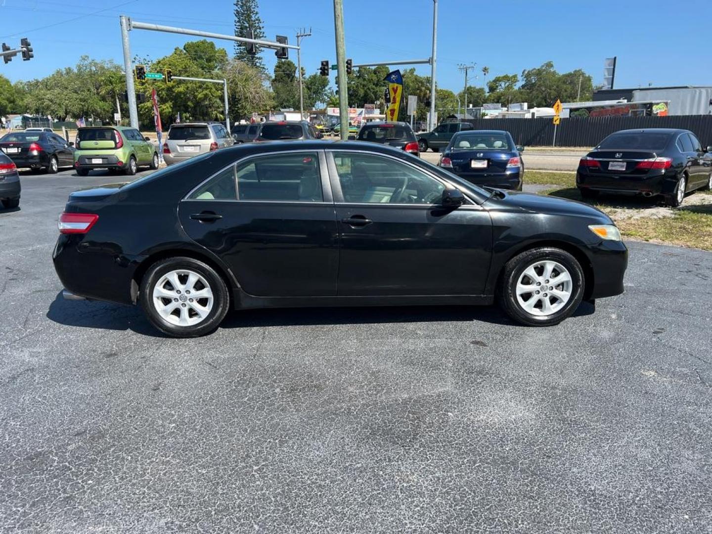 2011 BLACK TOYOTA CAMRY SE (4T1BF3EK6BU) with an 2.5L engine, Automatic transmission, located at 2929 9th St. West, Bradenton, 34205, (941) 242-2810, 27.473591, -82.570679 - Photo#7