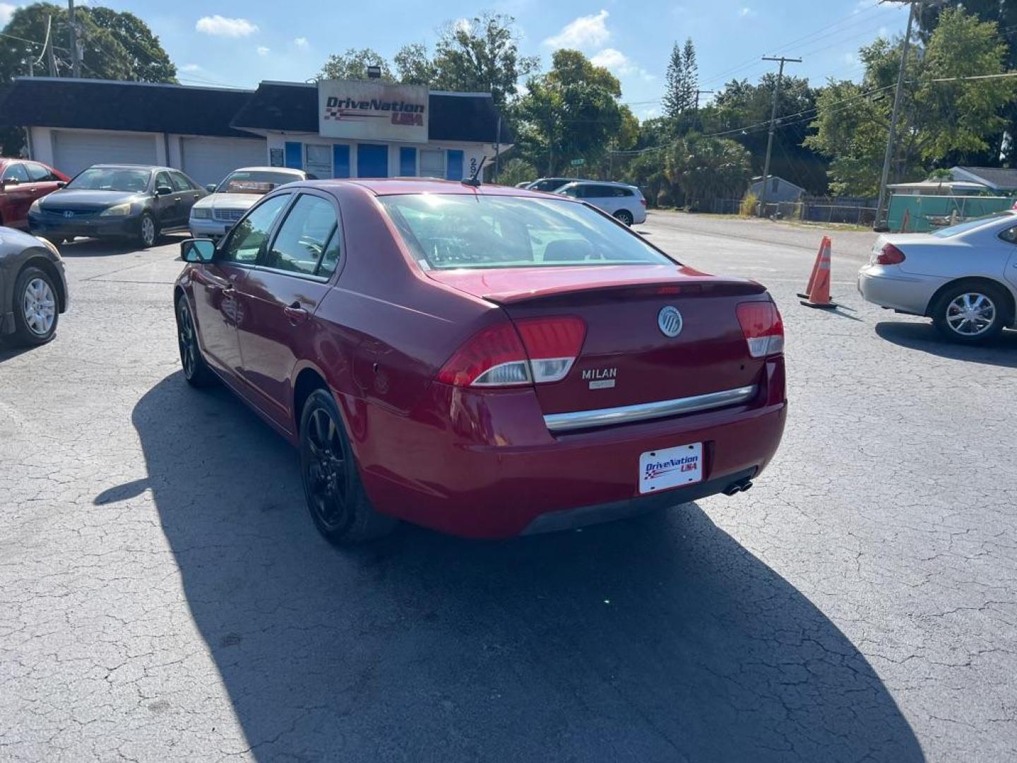 2010 RED MERCURY MILAN PREMIER (3MEHM0JA4AR) with an 2.5L engine, Automatic transmission, located at 2929 9th St. West, Bradenton, 34205, (941) 242-2810, 27.473591, -82.570679 - Photo#5