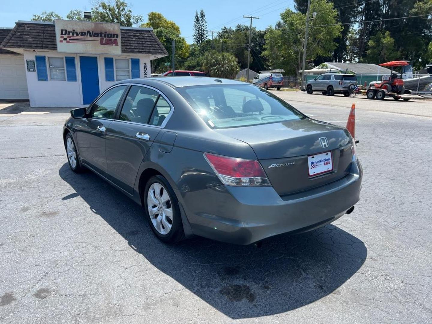 2009 GRAY HONDA ACCORD EXL (1HGCP36839A) with an 3.5L engine, Automatic transmission, located at 2929 9th St. West, Bradenton, 34205, (941) 242-2810, 27.473591, -82.570679 - Photo#4