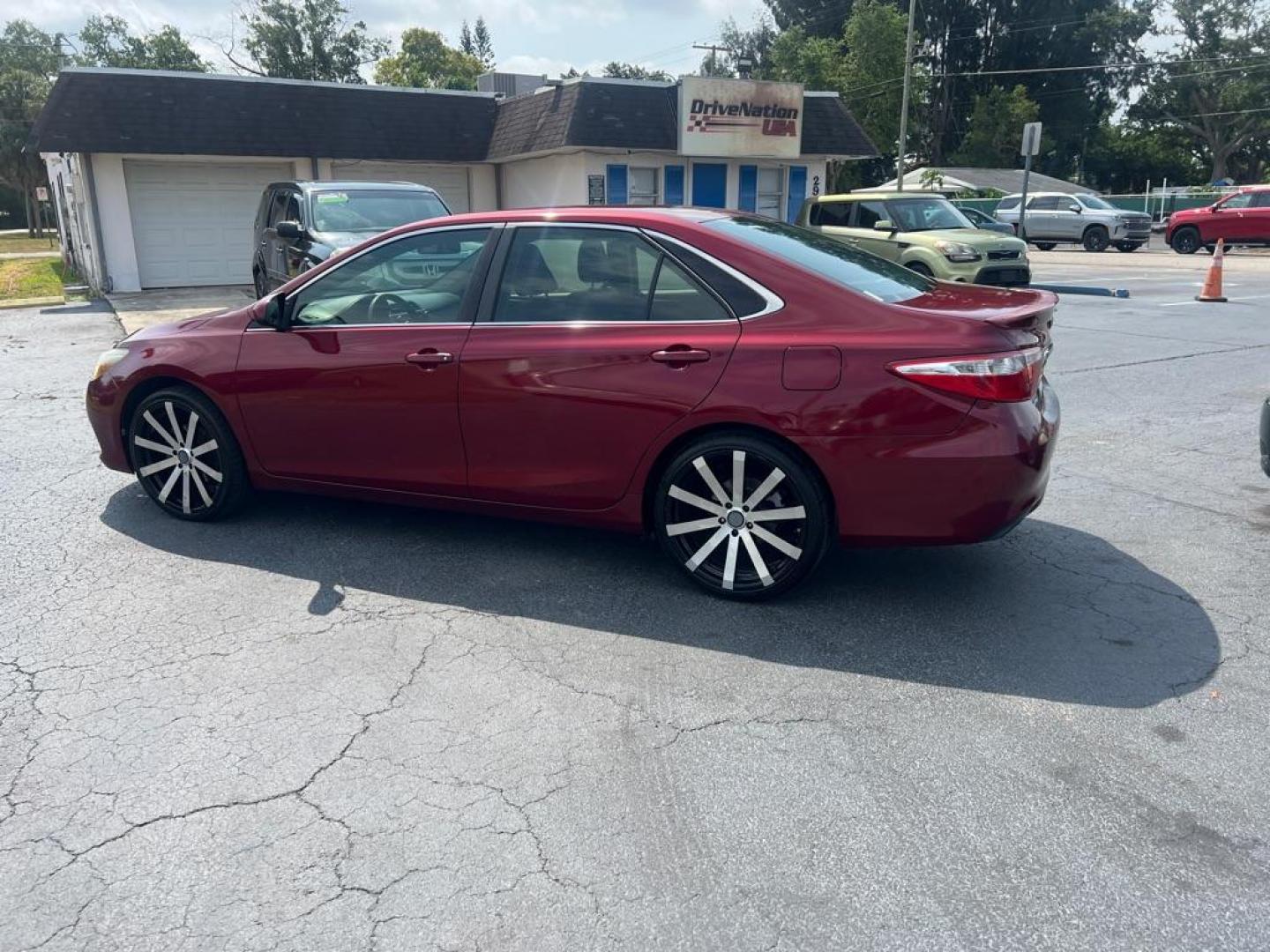 2016 RED TOYOTA CAMRY SE (4T1BF1FK8GU) with an 2.5L engine, Automatic transmission, located at 2929 9th St. West, Bradenton, 34205, (941) 242-2810, 27.473591, -82.570679 - Photo#4