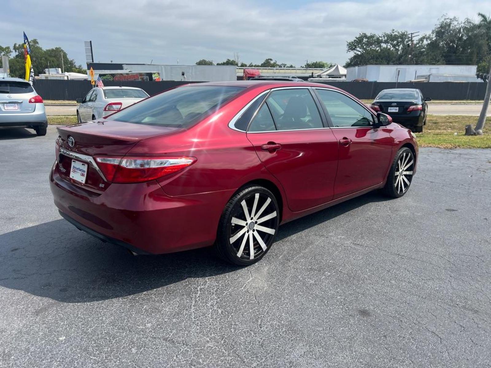 2016 RED TOYOTA CAMRY SE (4T1BF1FK8GU) with an 2.5L engine, Automatic transmission, located at 2929 9th St. West, Bradenton, 34205, (941) 242-2810, 27.473591, -82.570679 - Photo #6