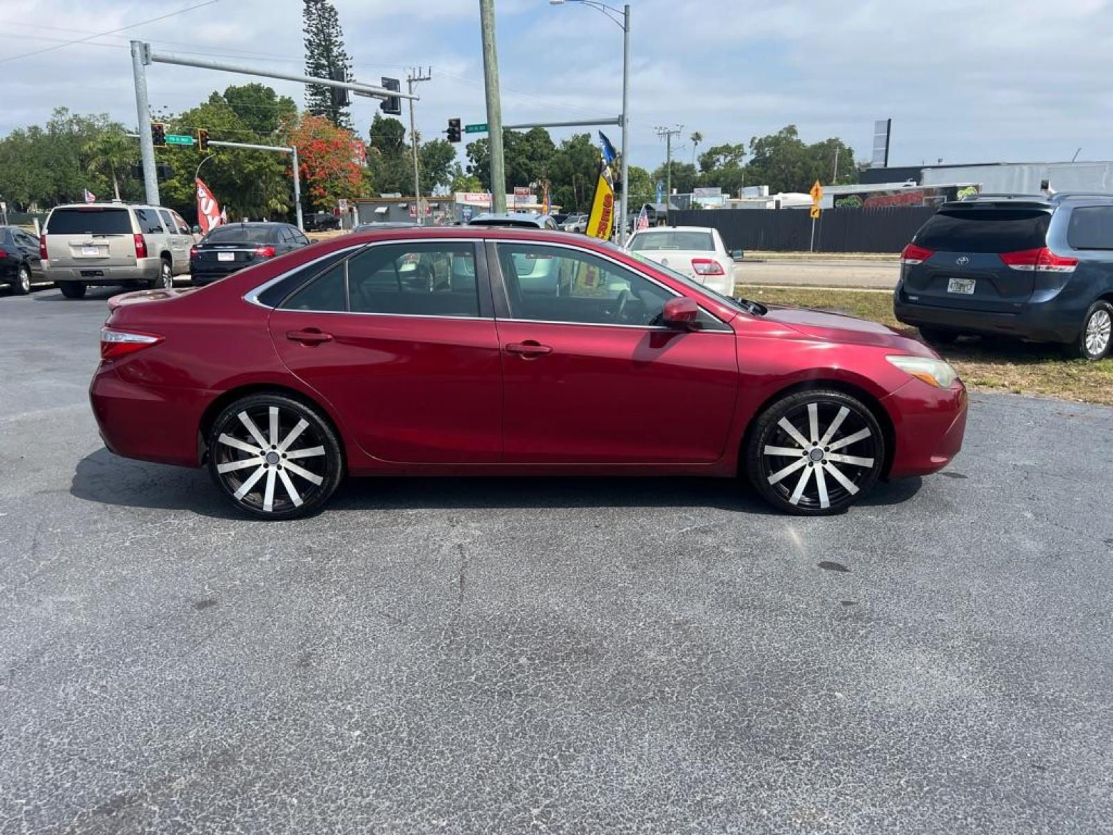 2016 RED TOYOTA CAMRY SE (4T1BF1FK8GU) with an 2.5L engine, Automatic transmission, located at 2929 9th St. West, Bradenton, 34205, (941) 242-2810, 27.473591, -82.570679 - Photo #7