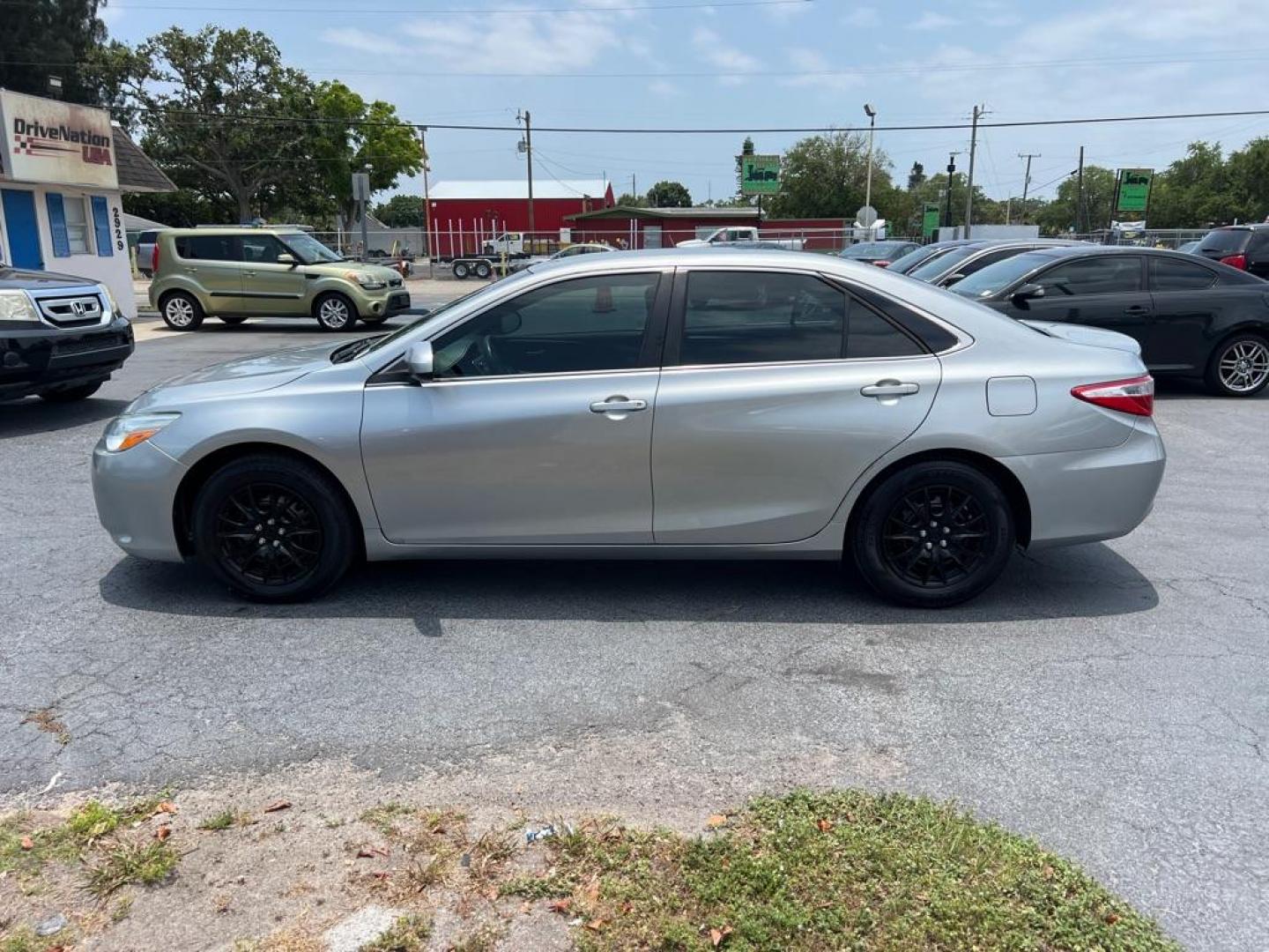 2015 SILVER TOYOTA CAMRY LE (4T1BF1FK5FU) with an 2.5L engine, Automatic transmission, located at 2929 9th St. West, Bradenton, 34205, (941) 242-2810, 27.473591, -82.570679 - Thanks for inquring into DriveNation USA! All vehicles listed can be viewed at www.drivenationusa.com for vehicle history reports and additonal info. We cannot quote any terms such as down payments or monthly payments without an application. You can apply directly at www.drivenationusa.com or by con - Photo#5