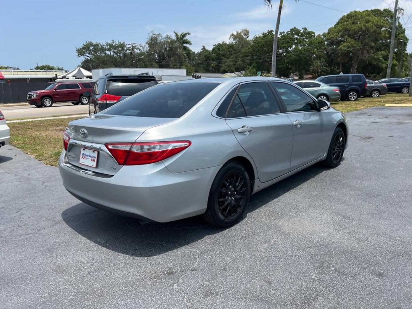 2015 SILVER TOYOTA CAMRY LE (4T1BF1FK5FU) with an 2.5L engine, Automatic transmission, located at 2929 9th St. West, Bradenton, 34205, (941) 242-2810, 27.473591, -82.570679 - Thanks for inquring into DriveNation USA! All vehicles listed can be viewed at www.drivenationusa.com for vehicle history reports and additonal info. We cannot quote any terms such as down payments or monthly payments without an application. You can apply directly at www.drivenationusa.com or by con - Photo#7