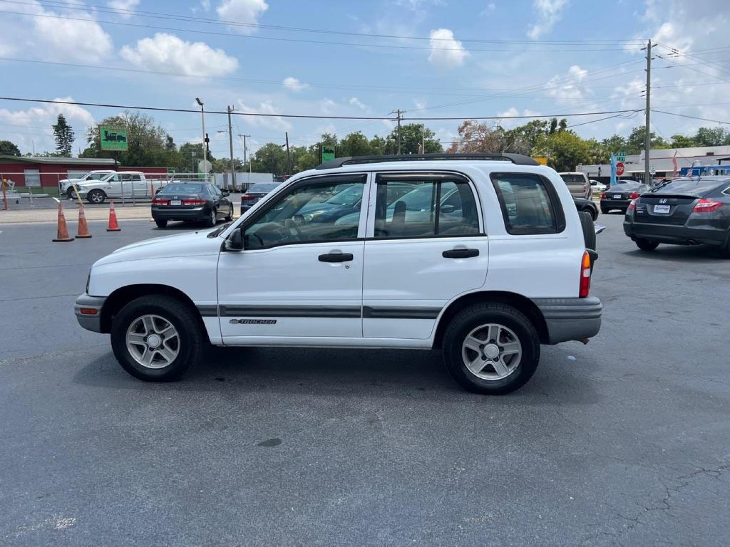 2004 WHITE CHEVROLET TRACKER (2CNBE134646) with an 2.5L engine, Automatic transmission, located at 2929 9th St. West, Bradenton, 34205, (941) 242-2810, 27.473591, -82.570679 - Thanks for inquring into DriveNation USA! All vehicles listed can be viewed at www.drivenationusa.com for vehicle history reports and additonal info. We cannot quote any terms such as down payments or monthly payments without an application. You can apply directly at www.drivenationusa.com or by con - Photo#4