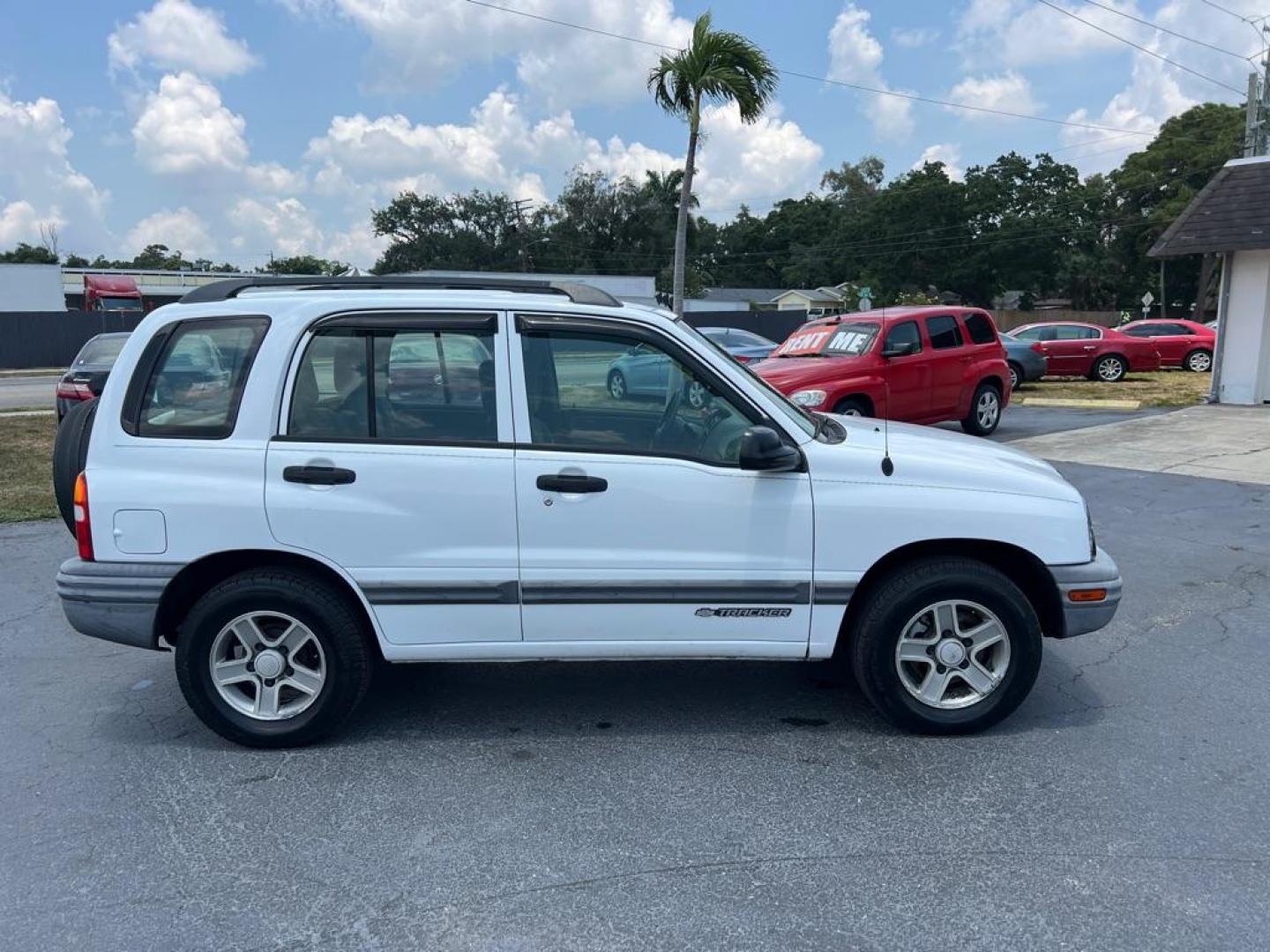 2004 WHITE CHEVROLET TRACKER (2CNBE134646) with an 2.5L engine, Automatic transmission, located at 2929 9th St. West, Bradenton, 34205, (941) 242-2810, 27.473591, -82.570679 - Thanks for inquring into DriveNation USA! All vehicles listed can be viewed at www.drivenationusa.com for vehicle history reports and additonal info. We cannot quote any terms such as down payments or monthly payments without an application. You can apply directly at www.drivenationusa.com or by con - Photo#8