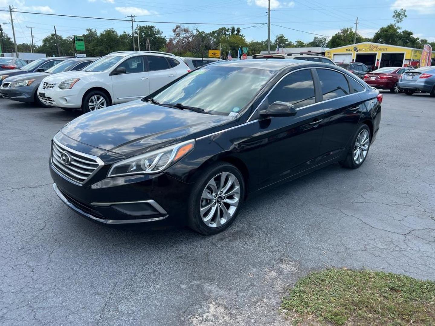 2017 BLACK HYUNDAI SONATA SE (5NPE24AF3HH) with an 2.4L engine, Automatic transmission, located at 2929 9th St. West, Bradenton, 34205, (941) 242-2810, 27.473591, -82.570679 - Thanks for inquring into DriveNation USA! All vehicles listed can be viewed at www.drivenationusa.com for vehicle history reports and additonal info. We cannot quote any terms such as down payments or monthly payments without an application. You can apply directly at www.drivenationusa.com or by con - Photo#4