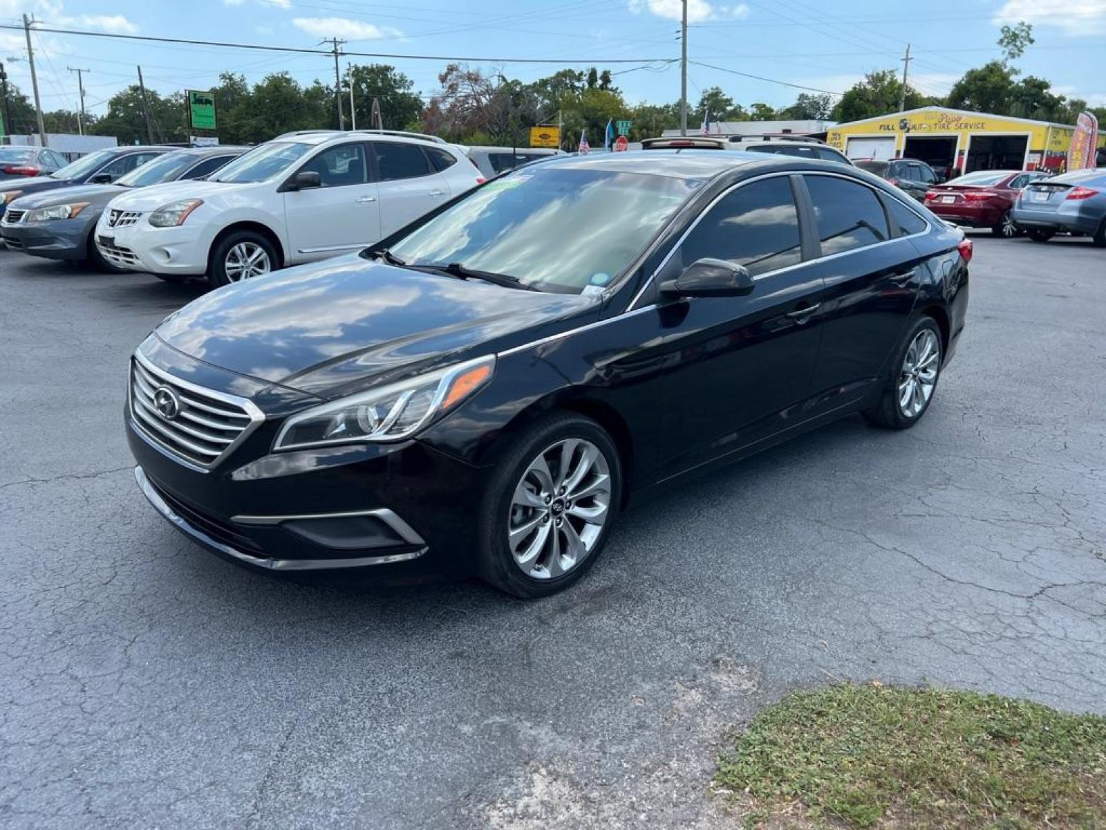 2017 BLACK HYUNDAI SONATA SE (5NPE24AF3HH) with an 2.4L engine, Automatic transmission, located at 2929 9th St. West, Bradenton, 34205, (941) 242-2810, 27.473591, -82.570679 - Thanks for inquring into DriveNation USA! All vehicles listed can be viewed at www.drivenationusa.com for vehicle history reports and additonal info. We cannot quote any terms such as down payments or monthly payments without an application. You can apply directly at www.drivenationusa.com or by con - Photo #4