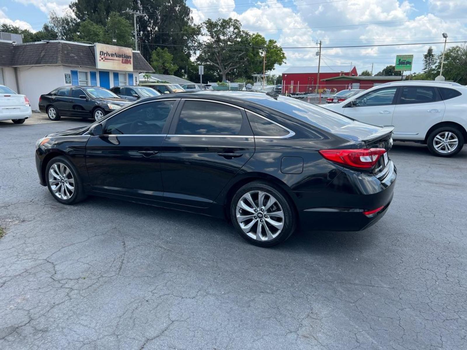 2017 BLACK HYUNDAI SONATA SE (5NPE24AF3HH) with an 2.4L engine, Automatic transmission, located at 2929 9th St. West, Bradenton, 34205, (941) 242-2810, 27.473591, -82.570679 - Thanks for inquring into DriveNation USA! All vehicles listed can be viewed at www.drivenationusa.com for vehicle history reports and additonal info. We cannot quote any terms such as down payments or monthly payments without an application. You can apply directly at www.drivenationusa.com or by con - Photo #5