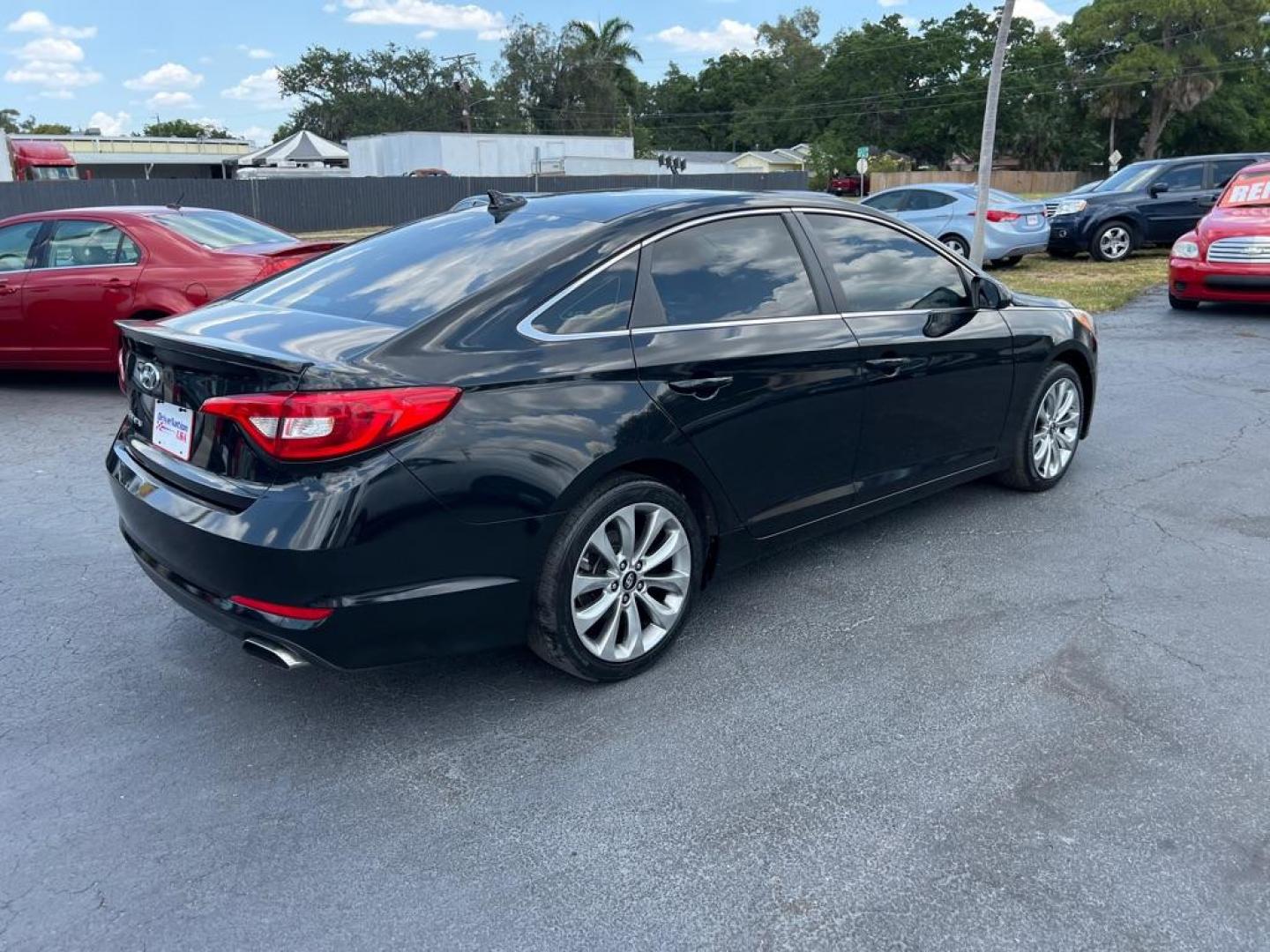 2017 BLACK HYUNDAI SONATA SE (5NPE24AF3HH) with an 2.4L engine, Automatic transmission, located at 2929 9th St. West, Bradenton, 34205, (941) 242-2810, 27.473591, -82.570679 - Thanks for inquring into DriveNation USA! All vehicles listed can be viewed at www.drivenationusa.com for vehicle history reports and additonal info. We cannot quote any terms such as down payments or monthly payments without an application. You can apply directly at www.drivenationusa.com or by con - Photo#7