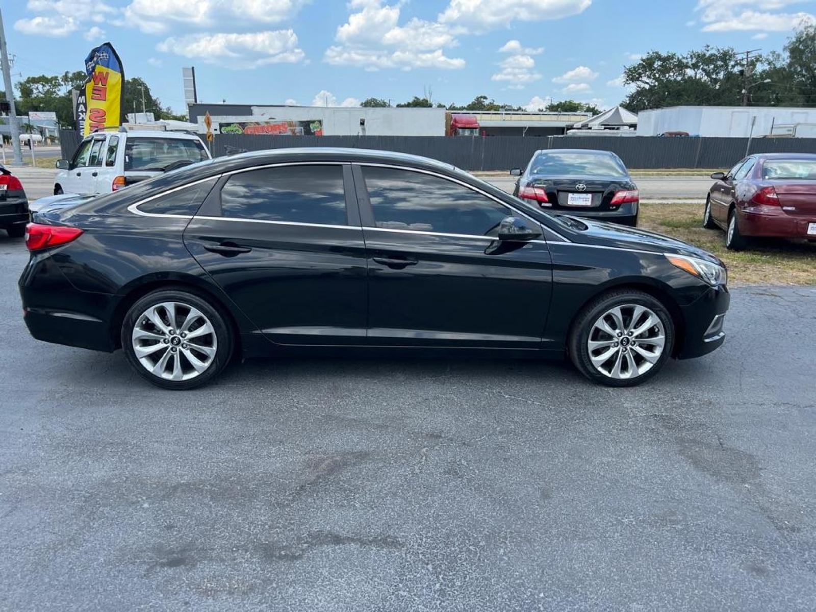 2017 BLACK HYUNDAI SONATA SE (5NPE24AF3HH) with an 2.4L engine, Automatic transmission, located at 2929 9th St. West, Bradenton, 34205, (941) 242-2810, 27.473591, -82.570679 - Thanks for inquring into DriveNation USA! All vehicles listed can be viewed at www.drivenationusa.com for vehicle history reports and additonal info. We cannot quote any terms such as down payments or monthly payments without an application. You can apply directly at www.drivenationusa.com or by con - Photo #8