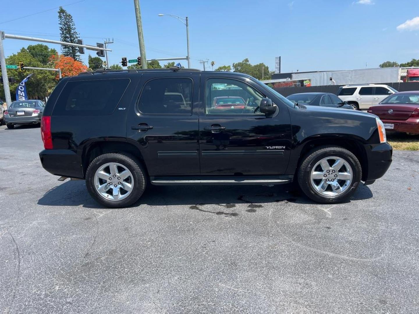 2013 BLACK GMC YUKON SLT (1GKS1CE04DR) with an 5.3L engine, Automatic transmission, located at 2929 9th St. West, Bradenton, 34205, (941) 242-2810, 27.473591, -82.570679 - Thanks for inquring into DriveNation USA! All vehicles listed can be viewed at www.drivenationusa.com for vehicle history reports and additonal info. We cannot quote any terms such as down payments or monthly payments without an application. You can apply directly at www.drivenationusa.com or by con - Photo#9