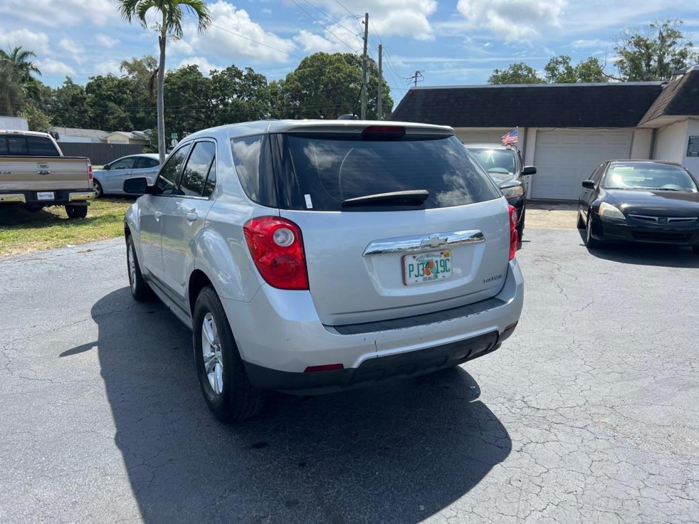 2015 SILVER CHEVROLET EQUINOX LS (2GNALAEKXF1) with an 2.4L engine, Automatic transmission, located at 2929 9th St. West, Bradenton, 34205, (941) 242-2810, 27.473591, -82.570679 - Thanks for inquring into DriveNation USA! All vehicles listed can be viewed at www.drivenationusa.com for vehicle history reports and additonal info. We cannot quote any terms such as down payments or monthly payments without an application. You can apply directly at www.drivenationusa.com or by con - Photo#5