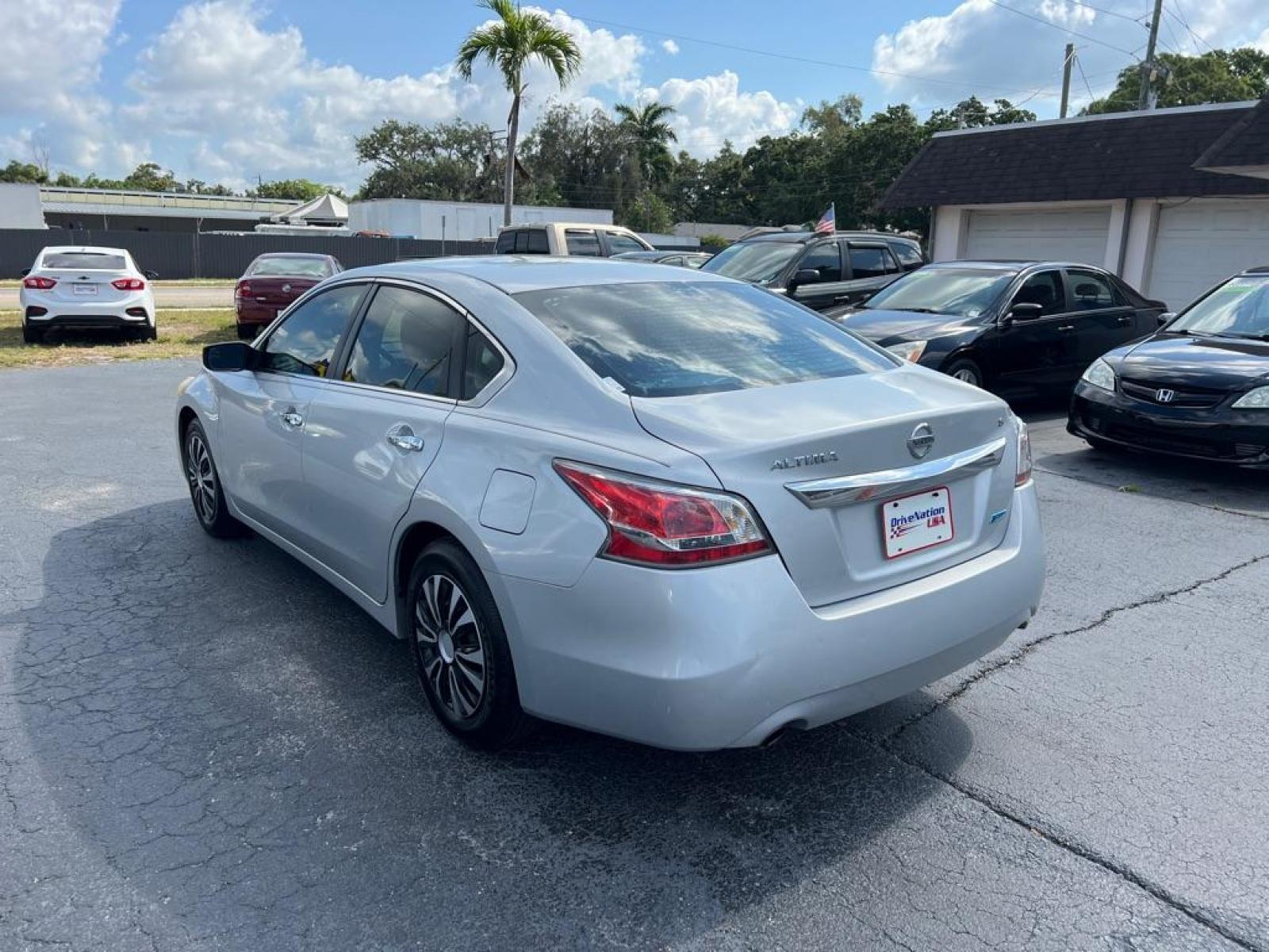 2014 SILVER NISSAN ALTIMA 2.5 (1N4AL3AP2EN) with an 2.5L engine, Continuously Variable transmission, located at 2929 9th St. West, Bradenton, 34205, (941) 242-2810, 27.473591, -82.570679 - Thanks for inquring into DriveNation USA! All vehicles listed can be viewed at www.drivenationusa.com for vehicle history reports and additonal info. We cannot quote any terms such as down payments or monthly payments without an application. You can apply directly at www.drivenationusa.com or by con - Photo #4