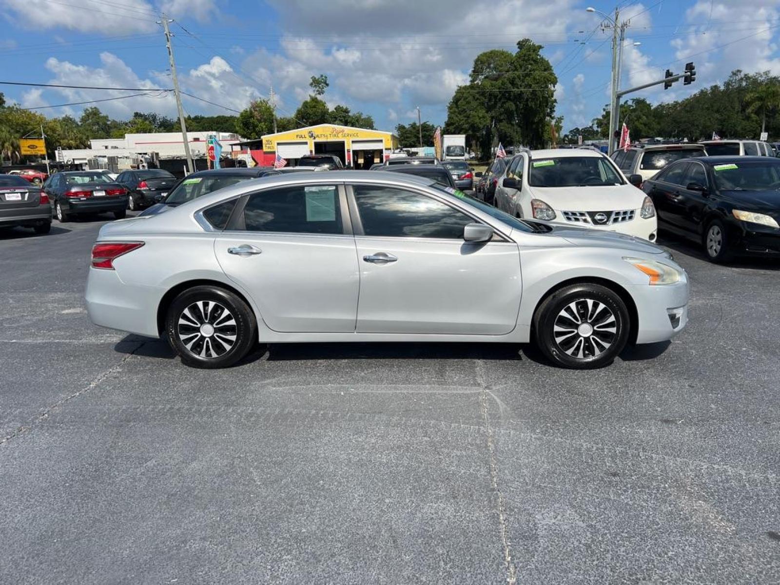 2014 SILVER NISSAN ALTIMA 2.5 (1N4AL3AP2EN) with an 2.5L engine, Continuously Variable transmission, located at 2929 9th St. West, Bradenton, 34205, (941) 242-2810, 27.473591, -82.570679 - Thanks for inquring into DriveNation USA! All vehicles listed can be viewed at www.drivenationusa.com for vehicle history reports and additonal info. We cannot quote any terms such as down payments or monthly payments without an application. You can apply directly at www.drivenationusa.com or by con - Photo #7