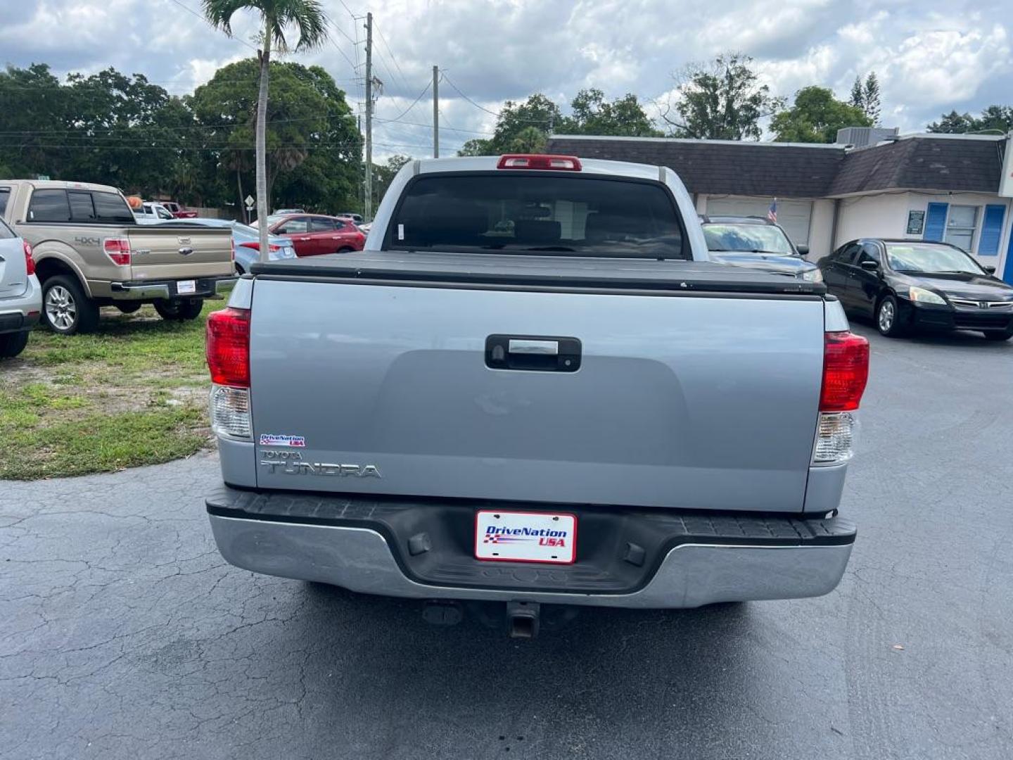 2012 SILVER TOYOTA TUNDRA CREWMAX SR5 (5TFEM5F12CX) with an 4.6L engine, Automatic transmission, located at 2929 9th St. West, Bradenton, 34205, (941) 242-2810, 27.473591, -82.570679 - Thanks for inquring into DriveNation USA! All vehicles listed can be viewed at www.drivenationusa.com for vehicle history reports and additonal info. We cannot quote any terms such as down payments or monthly payments without an application. You can apply directly at www.drivenationusa.com or by con - Photo#6