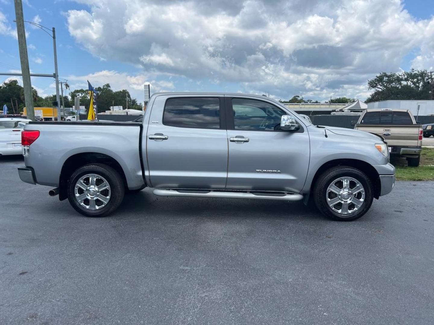 2012 SILVER TOYOTA TUNDRA CREWMAX SR5 (5TFEM5F12CX) with an 4.6L engine, Automatic transmission, located at 2929 9th St. West, Bradenton, 34205, (941) 242-2810, 27.473591, -82.570679 - Photo#8