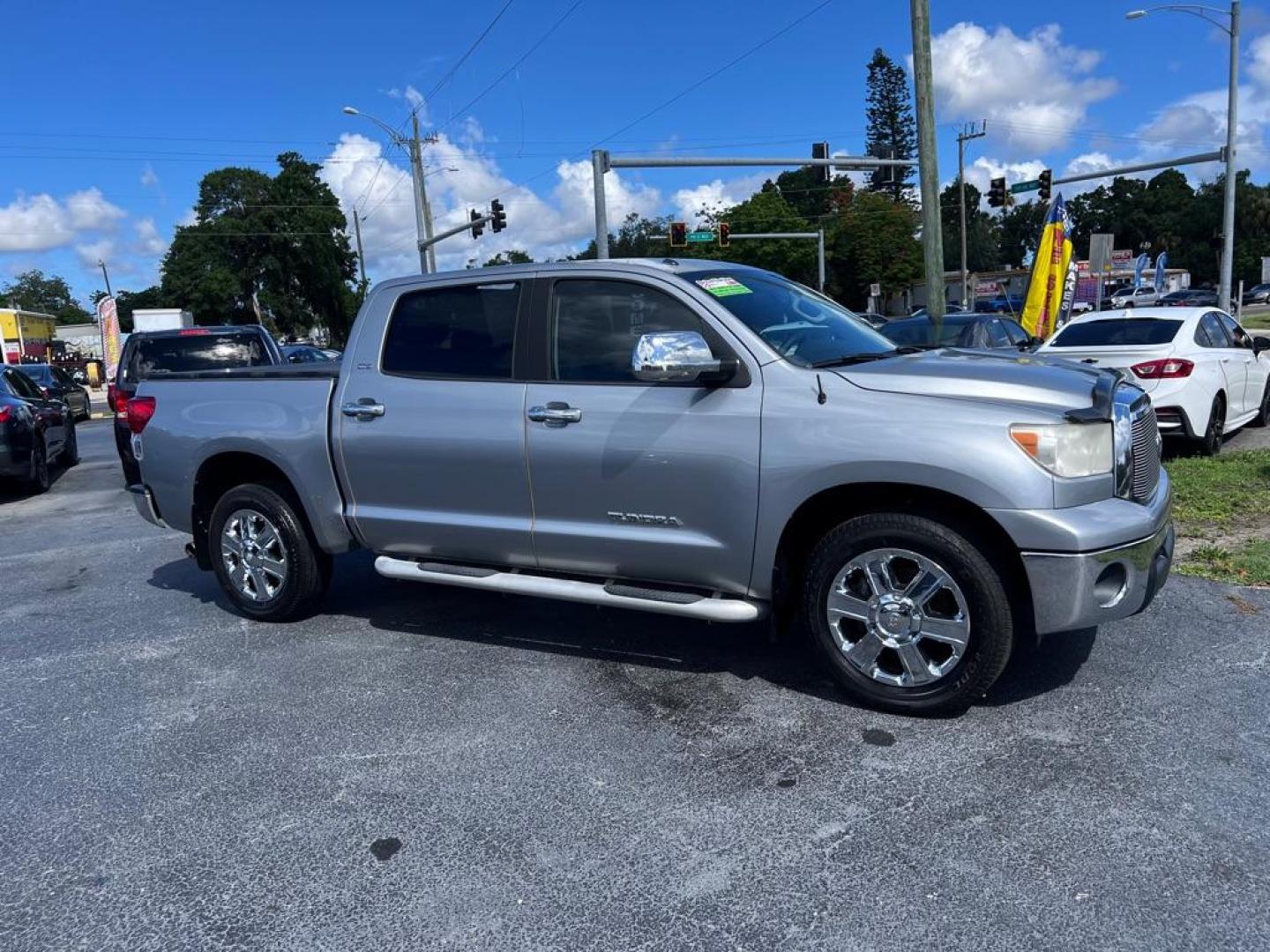 2012 SILVER TOYOTA TUNDRA CREWMAX SR5 (5TFEM5F12CX) with an 4.6L engine, Automatic transmission, located at 2929 9th St. West, Bradenton, 34205, (941) 242-2810, 27.473591, -82.570679 - Thanks for inquring into DriveNation USA! All vehicles listed can be viewed at www.drivenationusa.com for vehicle history reports and additonal info. We cannot quote any terms such as down payments or monthly payments without an application. You can apply directly at www.drivenationusa.com or by con - Photo#17