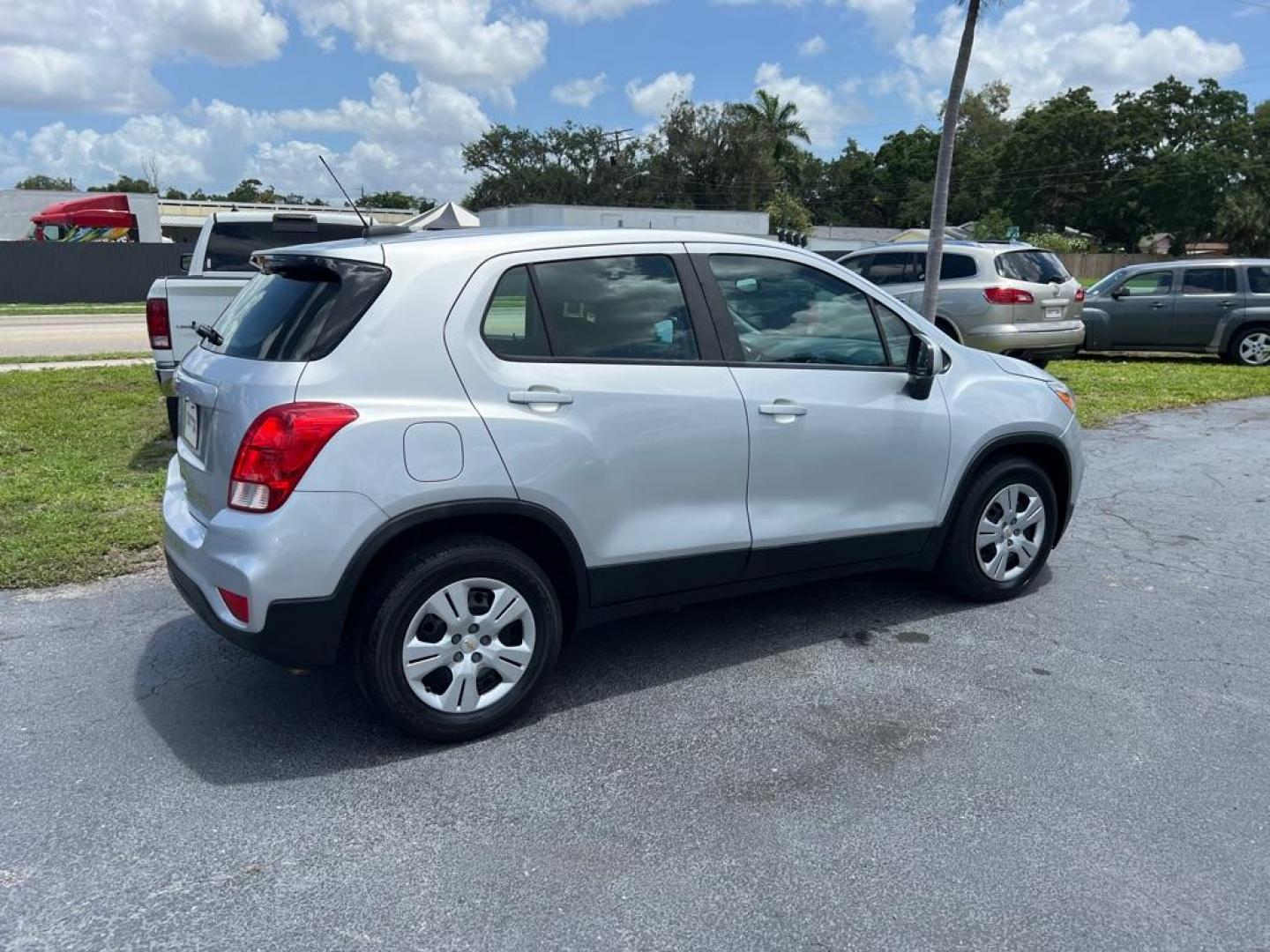 2017 SILVER CHEVROLET TRAX LS (KL7CJKSB6HB) with an 1.4L engine, Automatic transmission, located at 2929 9th St. West, Bradenton, 34205, (941) 242-2810, 27.473591, -82.570679 - Thanks for inquring into DriveNation USA! All vehicles listed can be viewed at www.drivenationusa.com for vehicle history reports and additonal info. We cannot quote any terms such as down payments or monthly payments without an application. You can apply directly at www.drivenationusa.com or by con - Photo#8