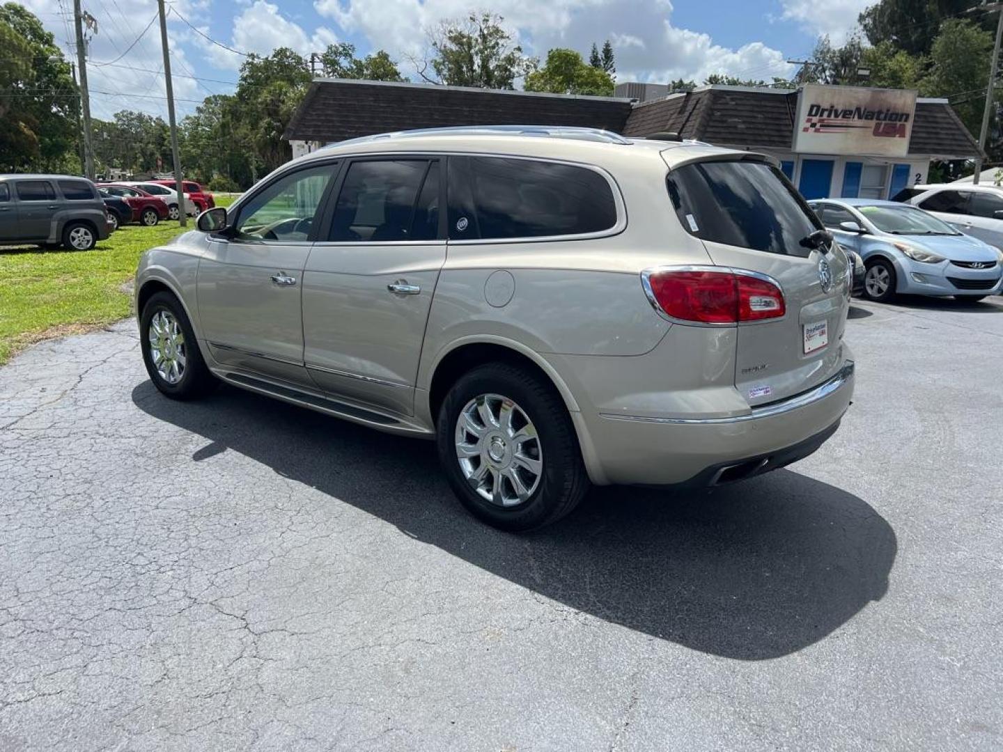 2017 SILVER BUICK ENCLAVE (5GAKRCKD2HJ) with an 3.6L engine, Automatic transmission, located at 2929 9th St. West, Bradenton, 34205, (941) 242-2810, 27.473591, -82.570679 - Photo#5