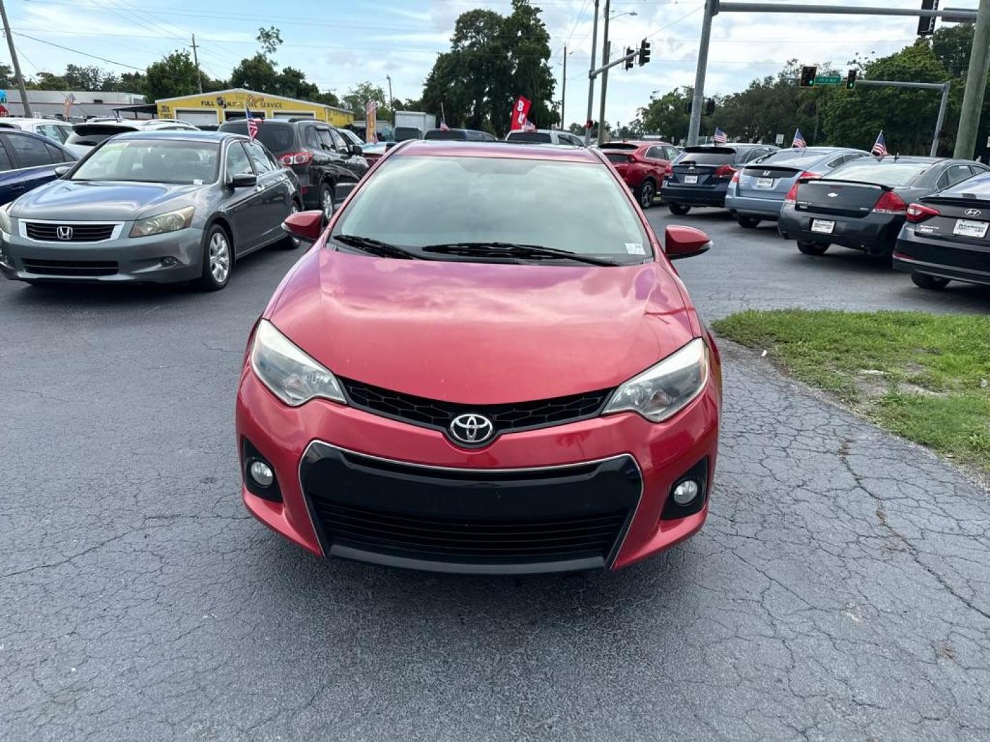 2015 RED TOYOTA COROLLA LE (5YFBURHE1FP) with an 1.8L engine, Automatic transmission, located at 2929 9th St. West, Bradenton, 34205, (941) 242-2810, 27.473591, -82.570679 - Photo#3