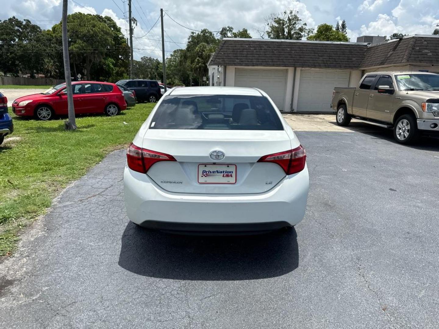 2017 WHITE TOYOTA COROLLA LE (5YFBURHE4HP) with an 1.8L engine, Continuously Variable transmission, located at 2929 9th St. West, Bradenton, 34205, (941) 242-2810, 27.473591, -82.570679 - Thanks for inquring into DriveNation USA! All vehicles listed can be viewed at www.drivenationusa.com for vehicle history reports and additonal info. We cannot quote any terms such as down payments or monthly payments without an application. You can apply directly at www.drivenationusa.com or by con - Photo#5