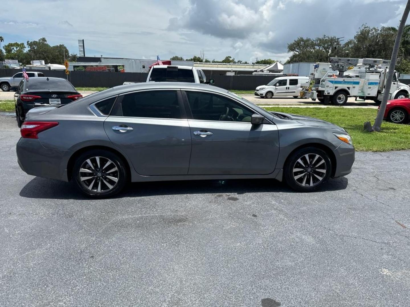 2016 GRAY NISSAN ALTIMA 2.5 (1N4AL3AP2GC) with an 2.5L engine, Continuously Variable transmission, located at 2929 9th St. West, Bradenton, 34205, (941) 242-2810, 27.473591, -82.570679 - Thanks for inquring into DriveNation USA! All vehicles listed can be viewed at www.drivenationusa.com for vehicle history reports and additonal info. We cannot quote any terms such as down payments or monthly payments without an application. You can apply directly at www.drivenationusa.com or by con - Photo#7