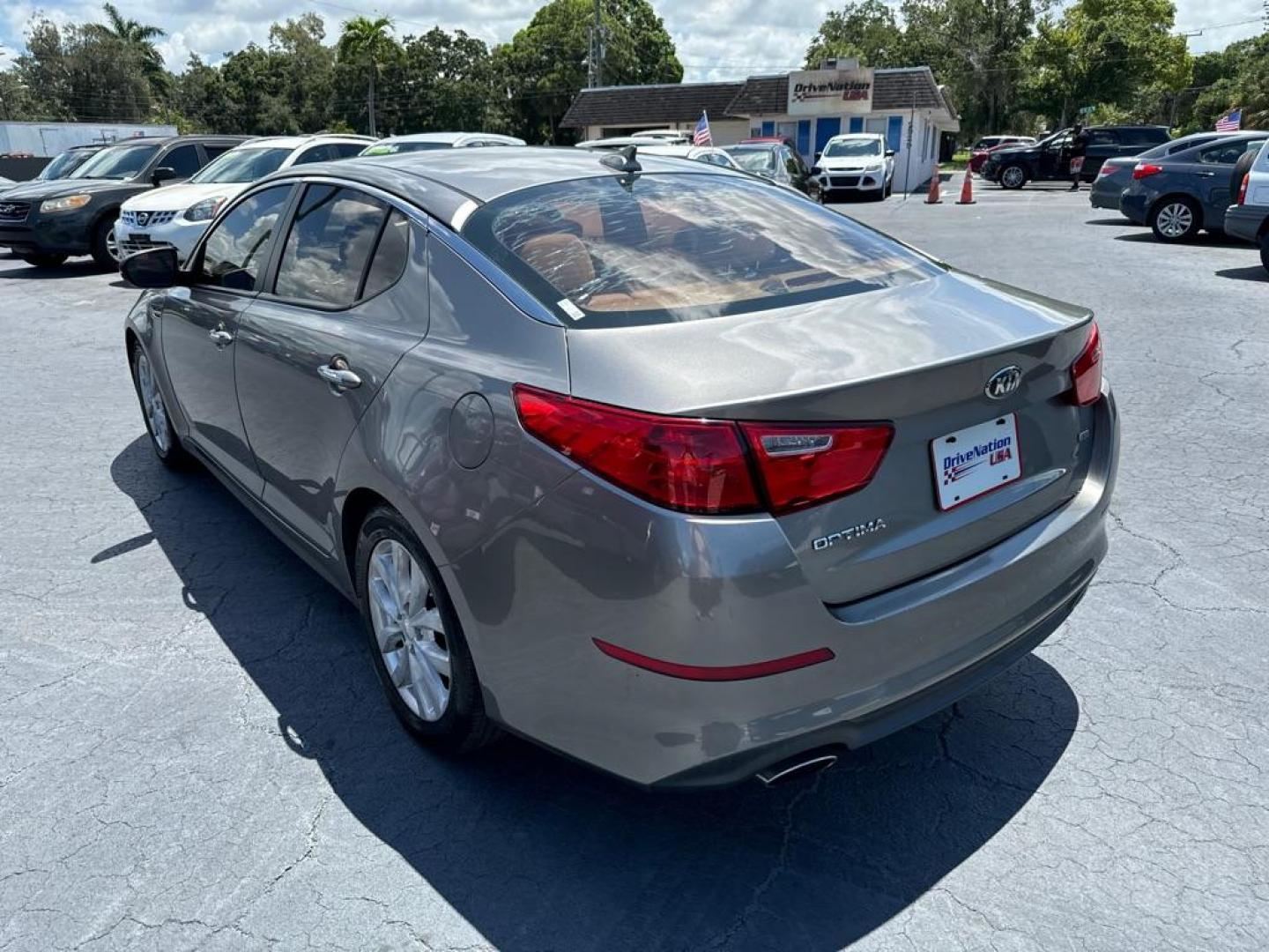 2014 GRAY KIA OPTIMA LX (5XXGM4A77EG) with an 2.4L engine, Automatic transmission, located at 2929 9th St. West, Bradenton, 34205, (941) 242-2810, 27.473591, -82.570679 - Thanks for inquring into DriveNation USA! All vehicles listed can be viewed at www.drivenationusa.com for vehicle history reports and additonal info. We cannot quote any terms such as down payments or monthly payments without an application. You can apply directly at www.drivenationusa.com or by con - Photo#4