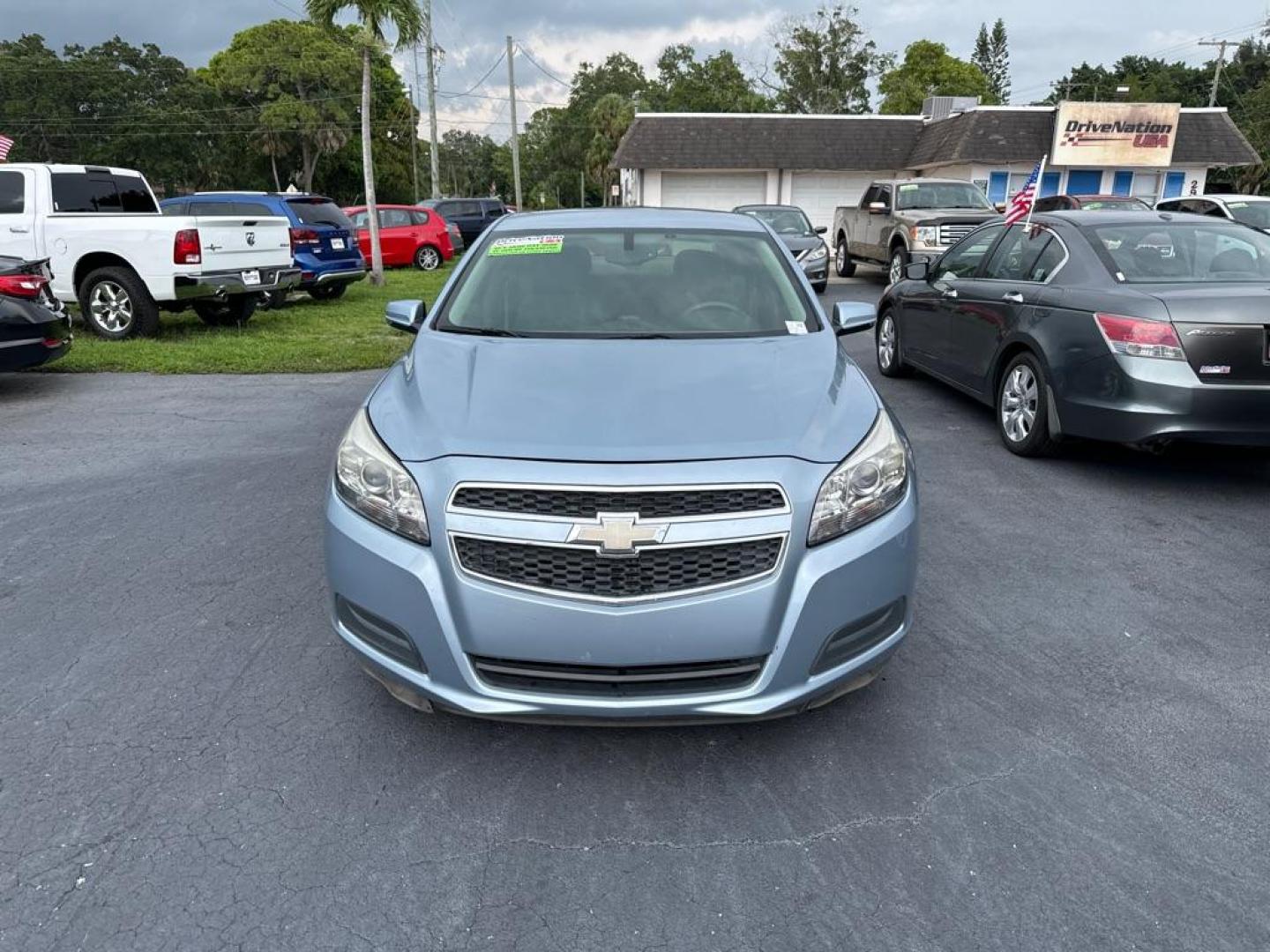 2013 BLUE CHEVROLET MALIBU 1LT (1G11C5SA4DU) with an 2.5L engine, Automatic transmission, located at 2929 9th St. West, Bradenton, 34205, (941) 242-2810, 27.473591, -82.570679 - Photo#4