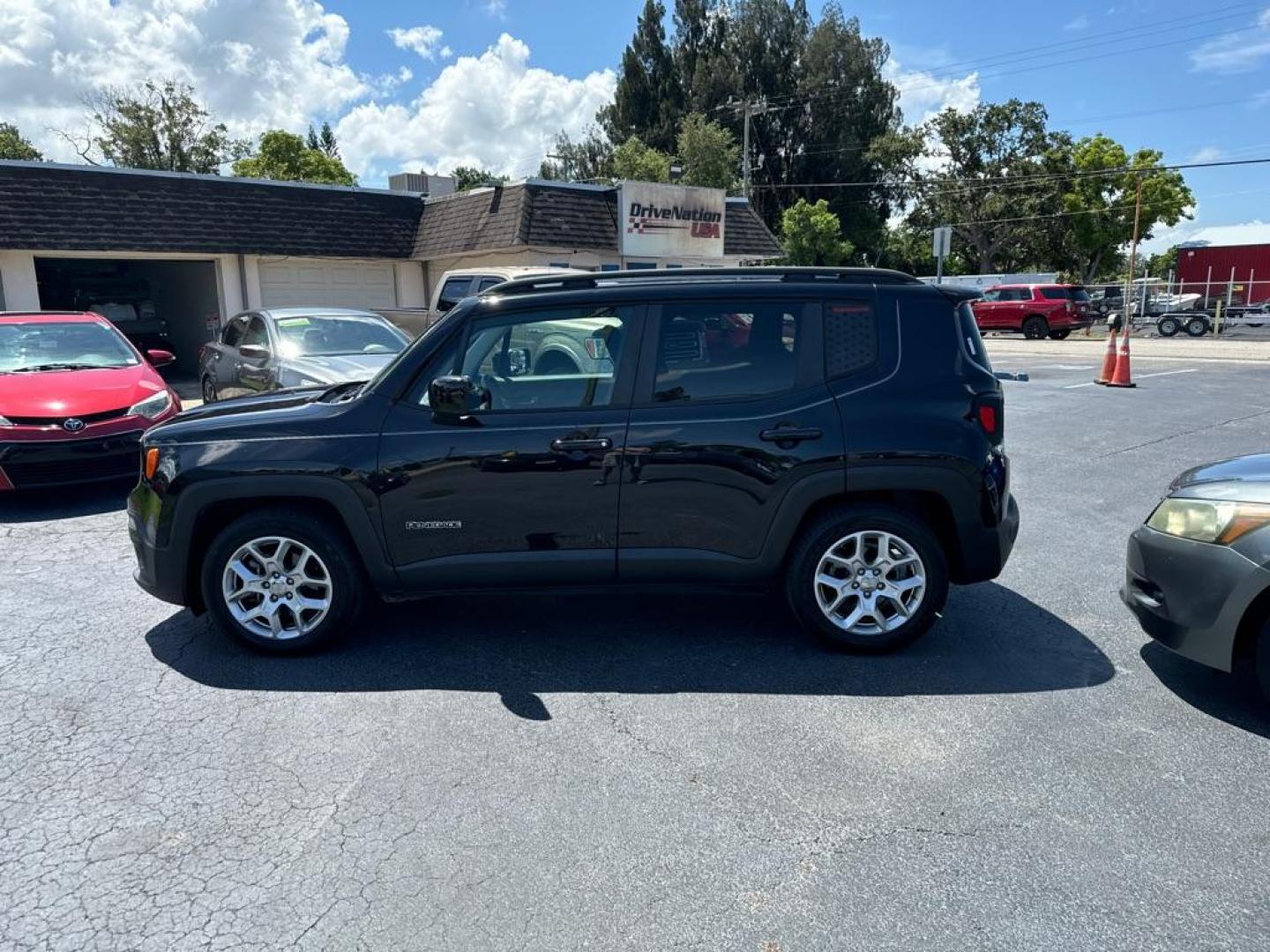 2018 BLACK JEEP RENEGADE LATITUDE (ZACCJABB7JP) with an 2.4L engine, Automatic transmission, located at 2929 9th St. West, Bradenton, 34205, (941) 242-2810, 27.473591, -82.570679 - Thanks for inquring into DriveNation USA! All vehicles listed can be viewed at www.drivenationusa.com for vehicle history reports and additonal info. We cannot quote any terms such as down payments or monthly payments without an application. You can apply directly at www.drivenationusa.com or by con - Photo#4