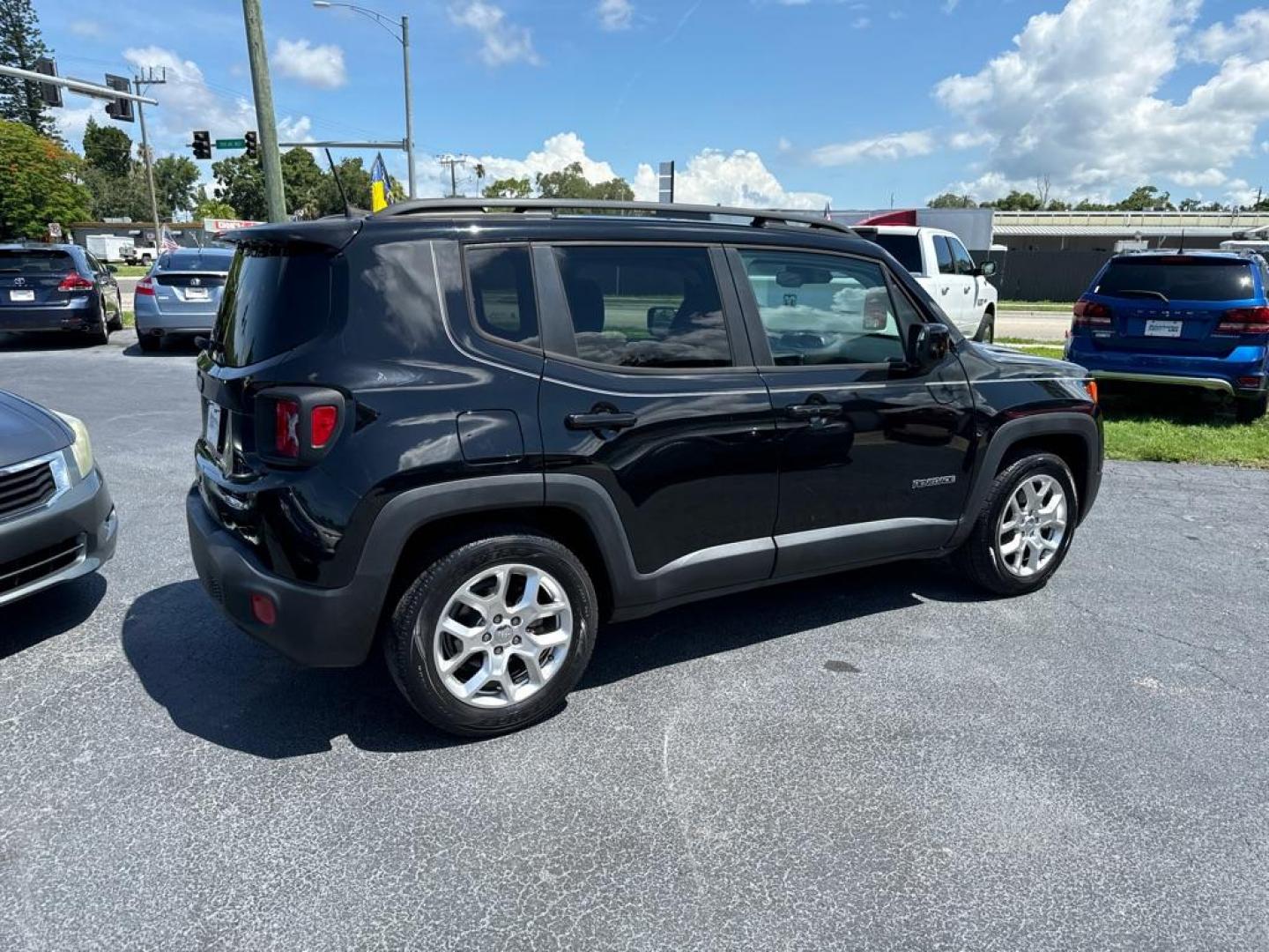 2018 BLACK JEEP RENEGADE LATITUDE (ZACCJABB7JP) with an 2.4L engine, Automatic transmission, located at 2929 9th St. West, Bradenton, 34205, (941) 242-2810, 27.473591, -82.570679 - Thanks for inquring into DriveNation USA! All vehicles listed can be viewed at www.drivenationusa.com for vehicle history reports and additonal info. We cannot quote any terms such as down payments or monthly payments without an application. You can apply directly at www.drivenationusa.com or by con - Photo#6