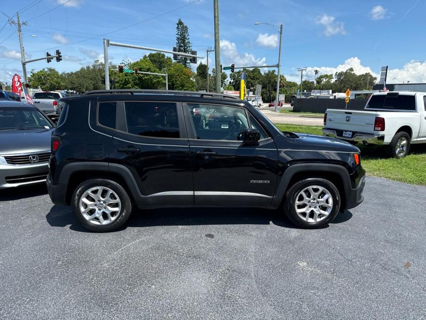 2018 BLACK JEEP RENEGADE LATITUDE (ZACCJABB7JP) with an 2.4L engine, Automatic transmission, located at 2929 9th St. West, Bradenton, 34205, (941) 242-2810, 27.473591, -82.570679 - Photo#7