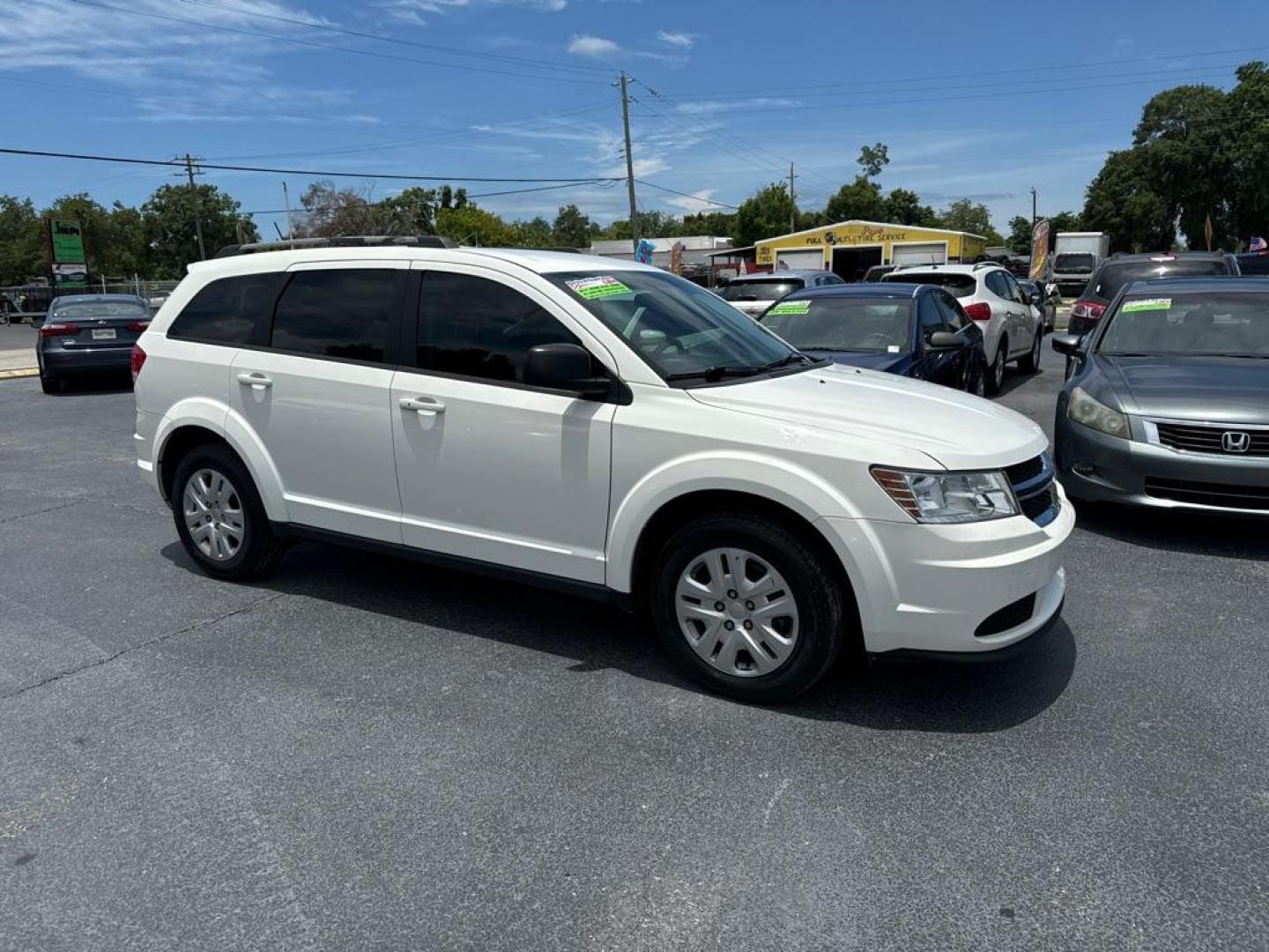 2018 WHITE DODGE JOURNEY SE (3C4PDCAB1JT) with an 2.4L engine, Automatic transmission, located at 2929 9th St. West, Bradenton, 34205, (941) 242-2810, 27.473591, -82.570679 - Photo#0