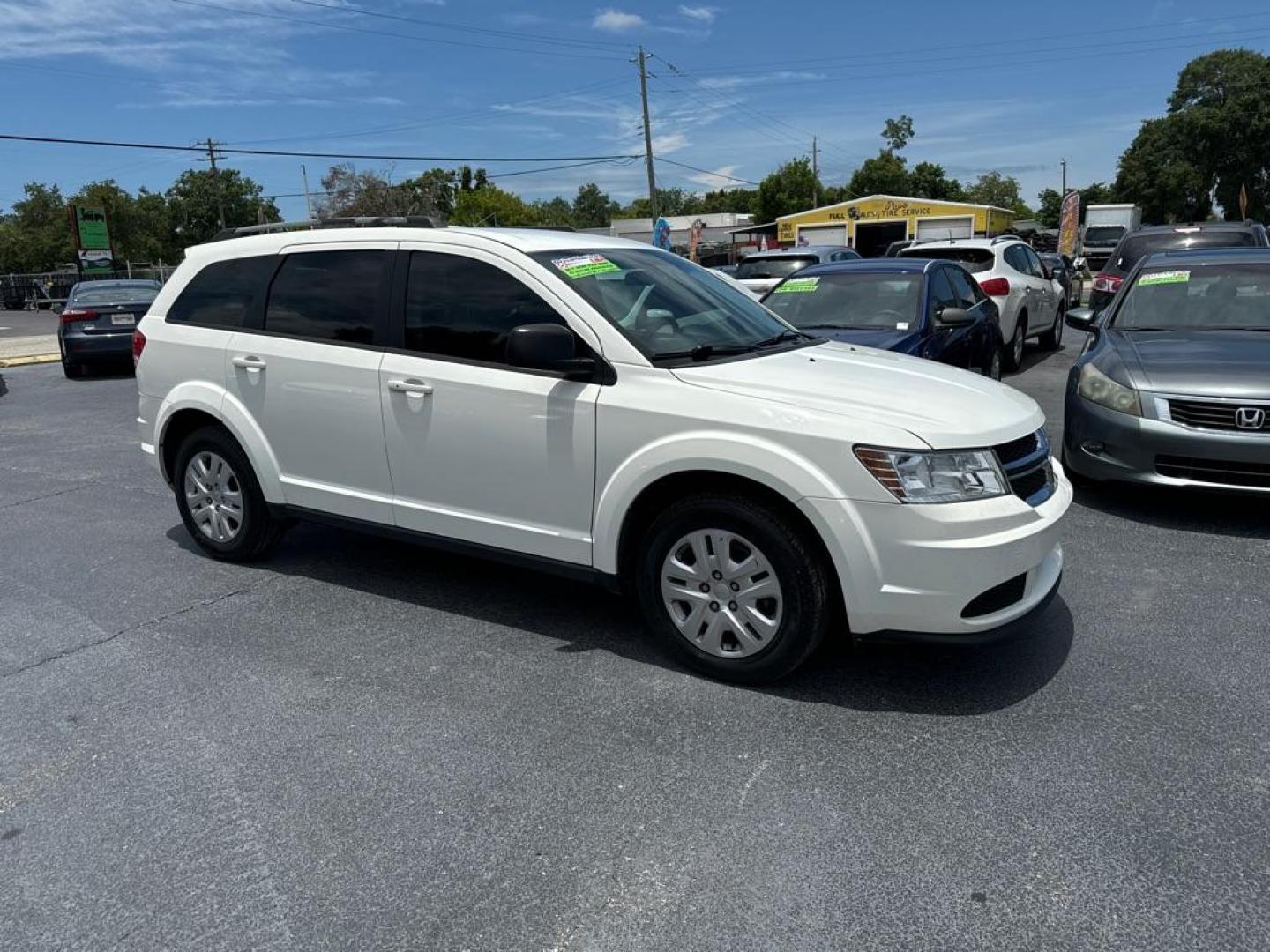 2018 WHITE DODGE JOURNEY SE (3C4PDCAB1JT) with an 2.4L engine, Automatic transmission, located at 2929 9th St. West, Bradenton, 34205, (941) 242-2810, 27.473591, -82.570679 - Photo#1