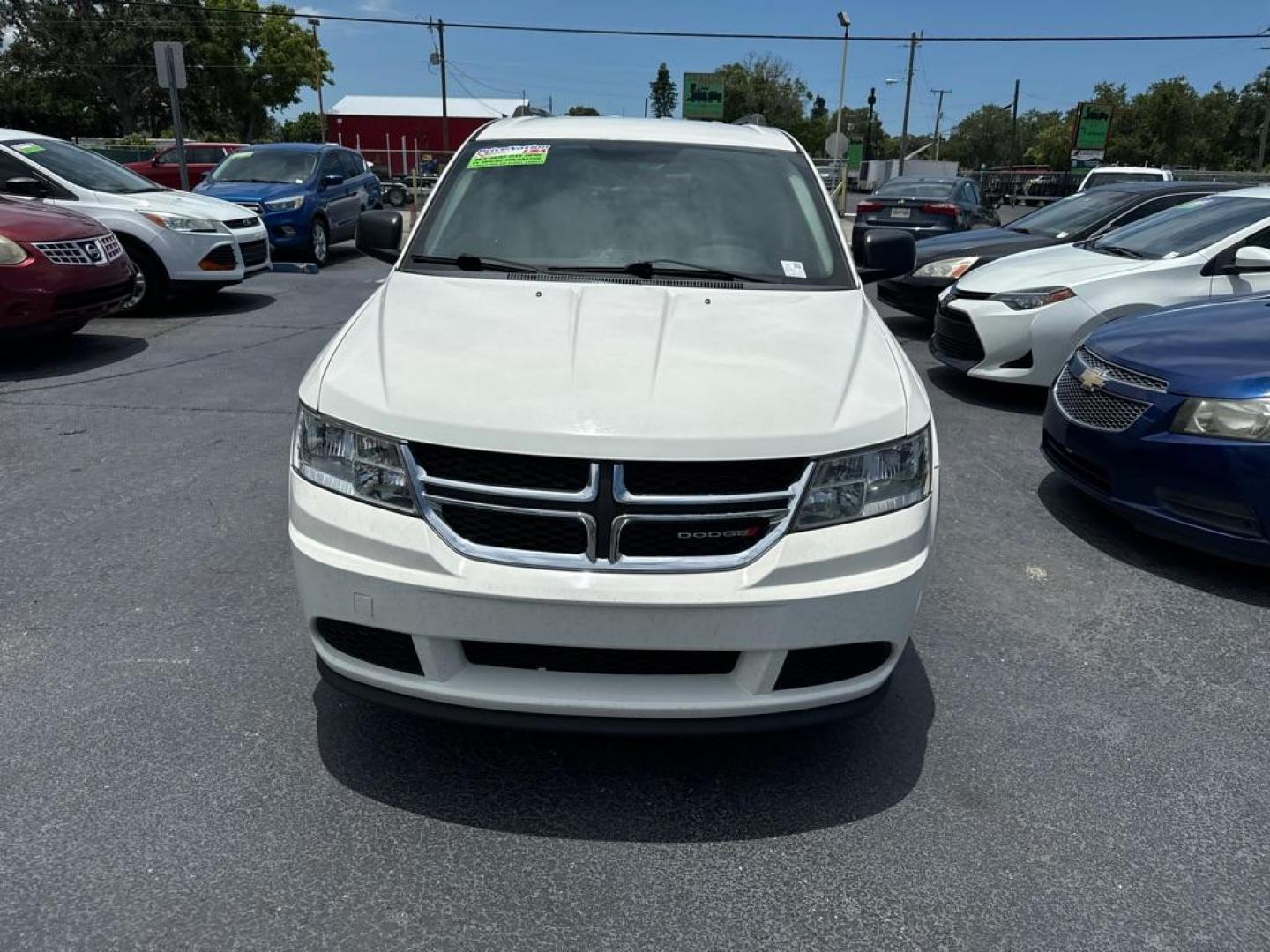 2018 WHITE DODGE JOURNEY SE (3C4PDCAB1JT) with an 2.4L engine, Automatic transmission, located at 2929 9th St. West, Bradenton, 34205, (941) 242-2810, 27.473591, -82.570679 - Photo#2