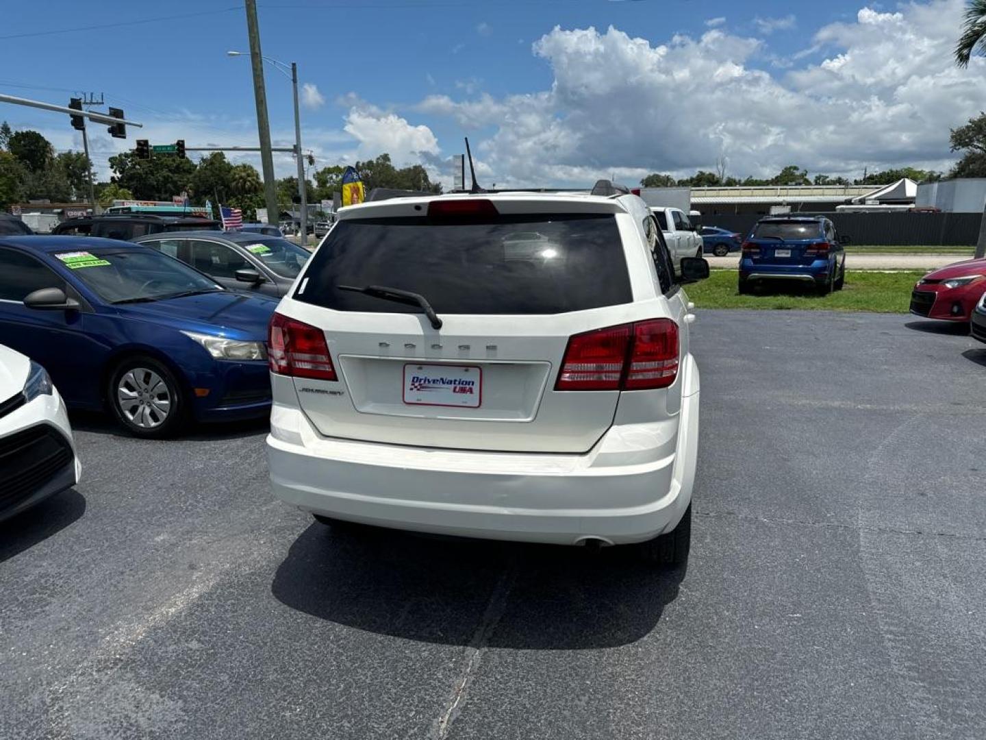 2018 WHITE DODGE JOURNEY SE (3C4PDCAB1JT) with an 2.4L engine, Automatic transmission, located at 2929 9th St. West, Bradenton, 34205, (941) 242-2810, 27.473591, -82.570679 - Photo#5