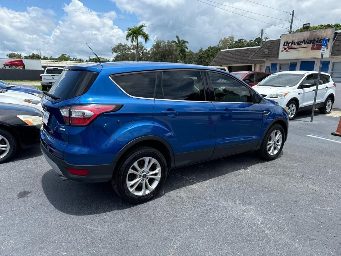 2017 BLUE FORD ESCAPE SE (1FMCU0GD8HU) with an 1.5L engine, Automatic transmission, located at 2929 9th St. West, Bradenton, 34205, (941) 242-2810, 27.473591, -82.570679 - Photo#6