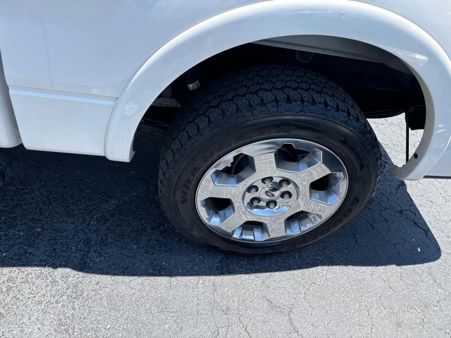 2011 WHITE FORD F150 SUPERCREW (1FTFW1CT9BK) with an 3.5L engine, Automatic transmission, located at 2929 9th St. West, Bradenton, 34205, (941) 242-2810, 27.473591, -82.570679 - Thanks for inquring into DriveNation USA! All vehicles listed can be viewed at www.drivenationusa.com for vehicle history reports and additonal info. We cannot quote any terms such as down payments or monthly payments without an application. You can apply directly at www.drivenationusa.com or by con - Photo#7