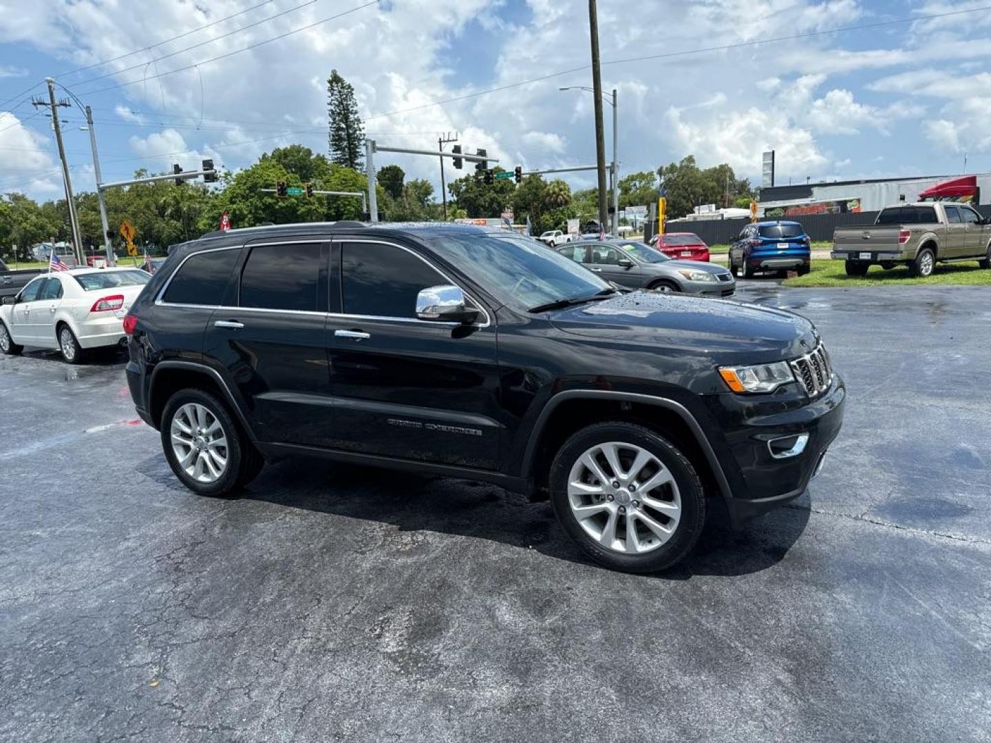 2017 BLACK JEEP GRAND CHEROKEE LIMITED (1C4RJEBG0HC) with an 3.6L engine, Automatic transmission, located at 2929 9th St. West, Bradenton, 34205, (941) 242-2810, 27.473591, -82.570679 - Photo#2