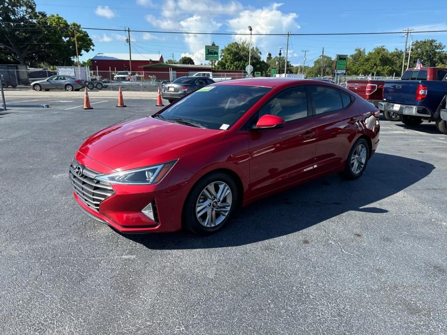 2019 RED HYUNDAI ELANTRA SEL (5NPD84LF5KH) with an 2.0L engine, Automatic transmission, located at 2929 9th St. West, Bradenton, 34205, (941) 242-2810, 27.473591, -82.570679 - Photo#3