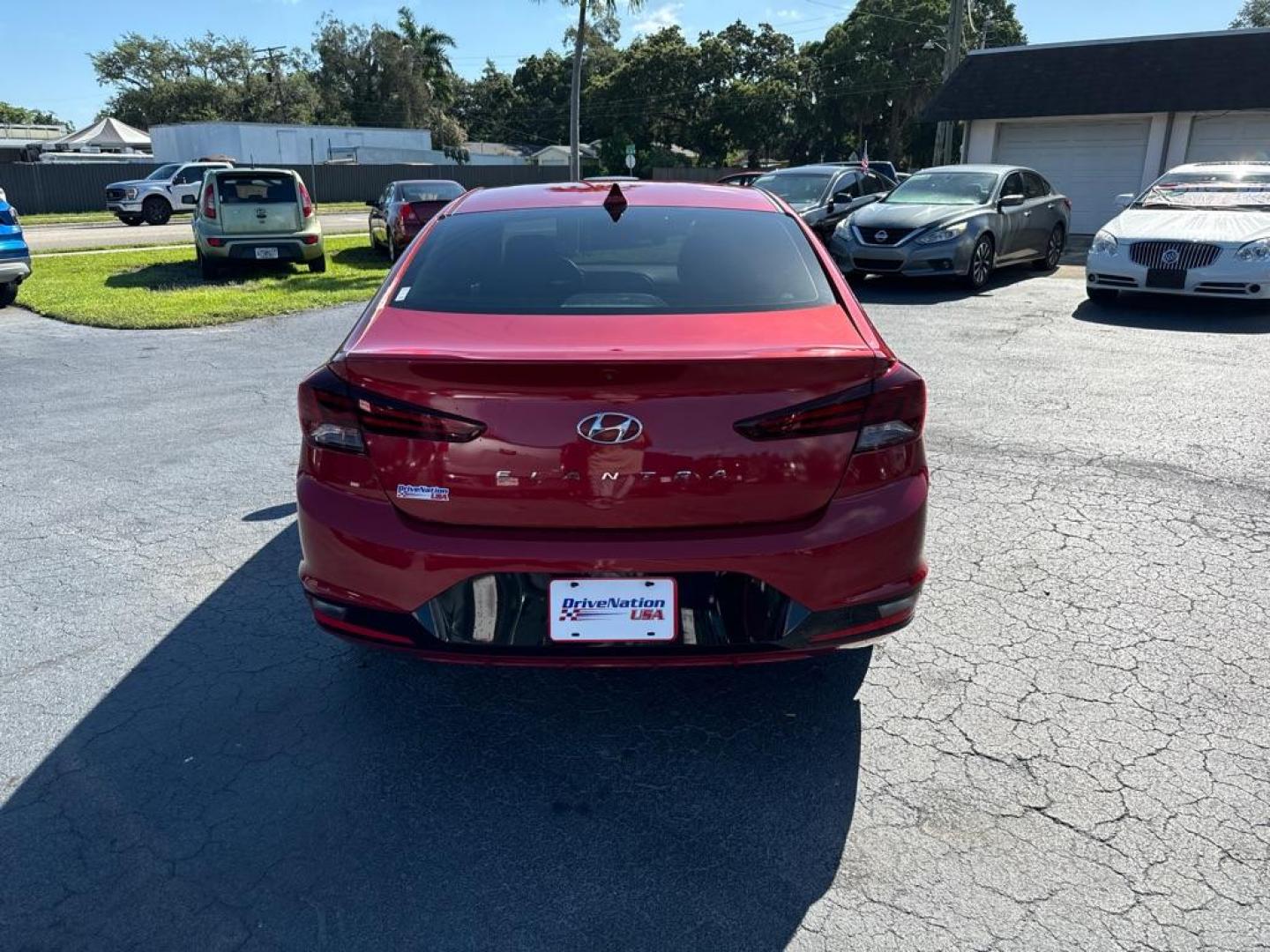 2019 RED HYUNDAI ELANTRA SEL (5NPD84LF5KH) with an 2.0L engine, Automatic transmission, located at 2929 9th St. West, Bradenton, 34205, (941) 242-2810, 27.473591, -82.570679 - Photo#5