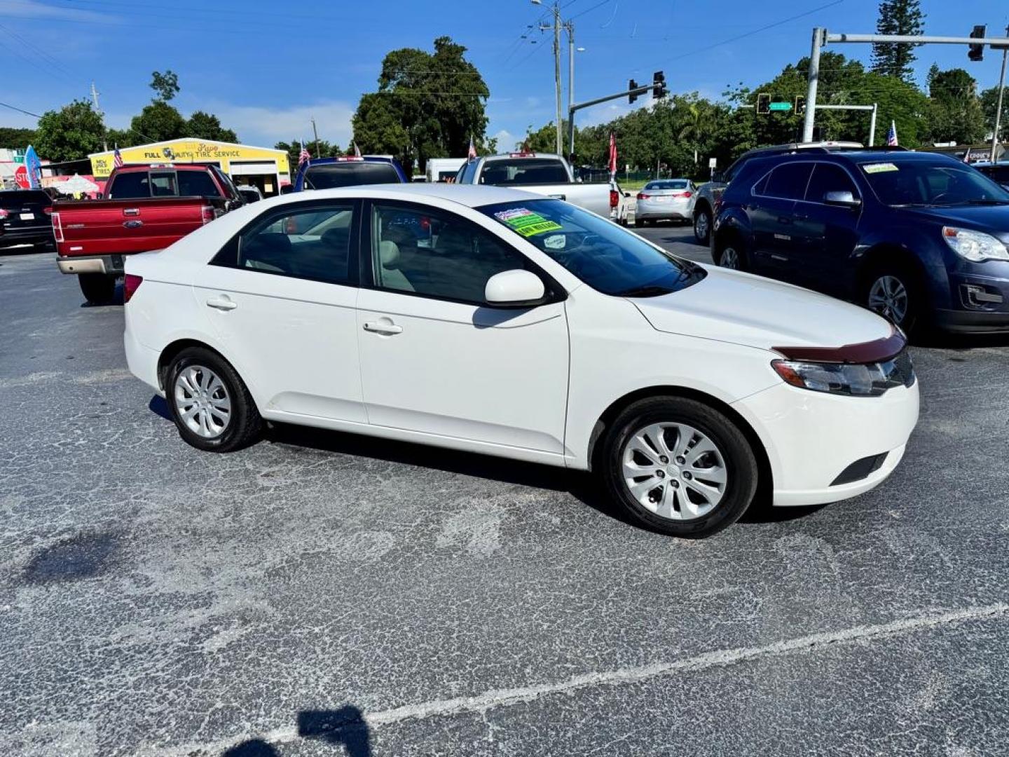 2012 WHITE KIA FORTE LX (KNAFT4A25C5) with an 2.0L engine, Automatic transmission, located at 2929 9th St. West, Bradenton, 34205, (941) 242-2810, 27.473591, -82.570679 - Thanks for inquring into DriveNation USA! All vehicles listed can be viewed at www.drivenationusa.com for vehicle history reports and additonal info. We cannot quote any terms such as down payments or monthly payments without an application. You can apply directly at www.drivenationusa.com or by con - Photo#0