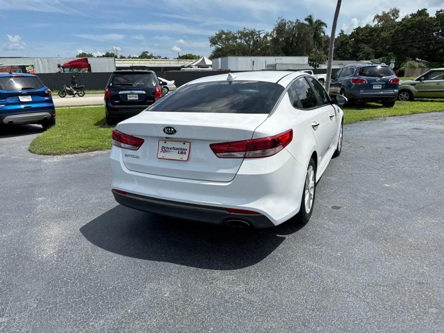 2016 WHITE KIA OPTIMA LX (5XXGT4L34GG) with an 2.4L engine, Automatic transmission, located at 2929 9th St. West, Bradenton, 34205, (941) 242-2810, 27.473591, -82.570679 - Thanks for inquring into DriveNation USA! All vehicles listed can be viewed at www.drivenationusa.com for vehicle history reports and additonal info. We cannot quote any terms such as down payments or monthly payments without an application. You can apply directly at www.drivenationusa.com or by con - Photo#5