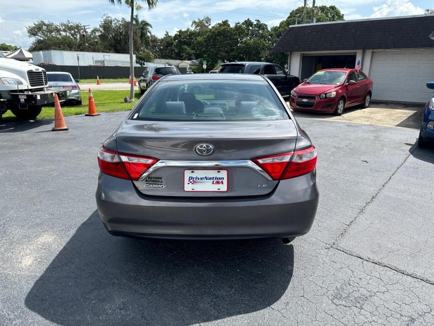 2015 GRAY TOYOTA CAMRY LE (4T1BF1FK2FU) with an 2.5L engine, Automatic transmission, located at 2929 9th St. West, Bradenton, 34205, (941) 242-2810, 27.473591, -82.570679 - Photo#5