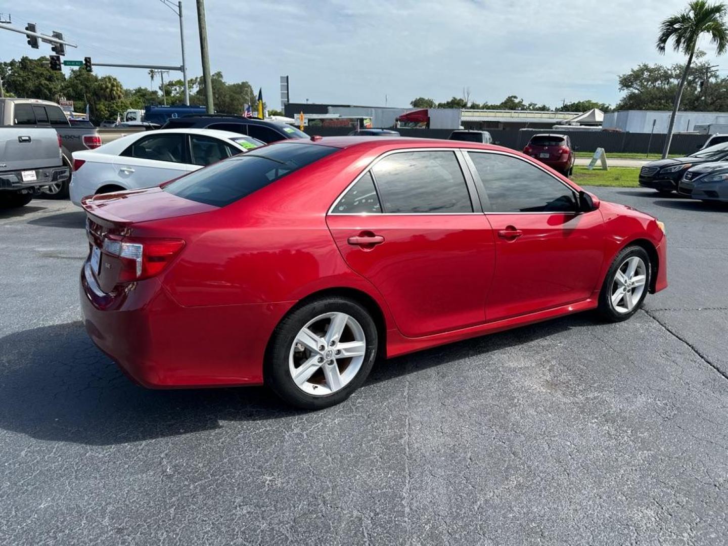 2014 RED TOYOTA CAMRY SE (4T1BF1FK6EU) with an 2.5L engine, Automatic transmission, located at 2929 9th St. West, Bradenton, 34205, (941) 242-2810, 27.473591, -82.570679 - Thanks for inquring into DriveNation USA! All vehicles listed can be viewed at www.drivenationusa.com for vehicle history reports and additonal info. We cannot quote any terms such as down payments or monthly payments without an application. You can apply directly at www.drivenationusa.com or by con - Photo#7