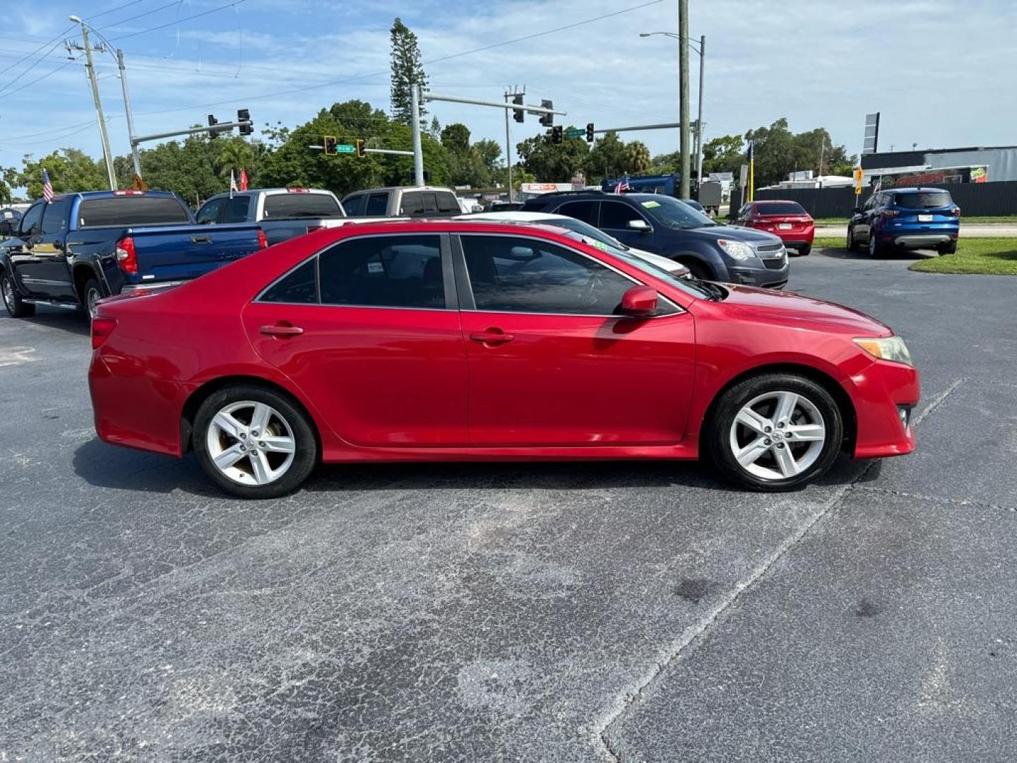 2014 RED TOYOTA CAMRY SE (4T1BF1FK6EU) with an 2.5L engine, Automatic transmission, located at 2929 9th St. West, Bradenton, 34205, (941) 242-2810, 27.473591, -82.570679 - Thanks for inquring into DriveNation USA! All vehicles listed can be viewed at www.drivenationusa.com for vehicle history reports and additonal info. We cannot quote any terms such as down payments or monthly payments without an application. You can apply directly at www.drivenationusa.com or by con - Photo#8